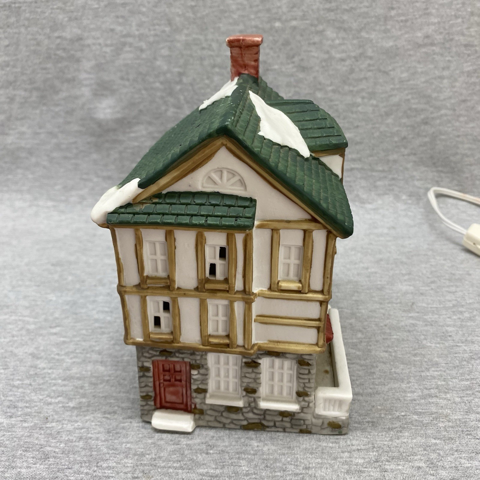 Christmas Village The Inn Hotel Porcelain Lighted Vintage Mann