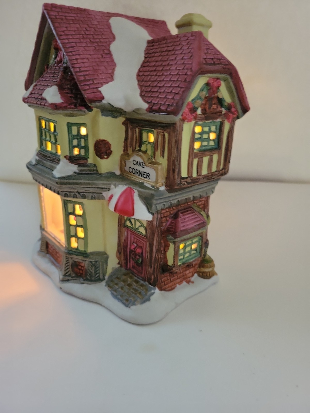 Winter Valley CAKE CORNER Porcelain Lighted House CHRISTMAS VILLAGE 6.5″