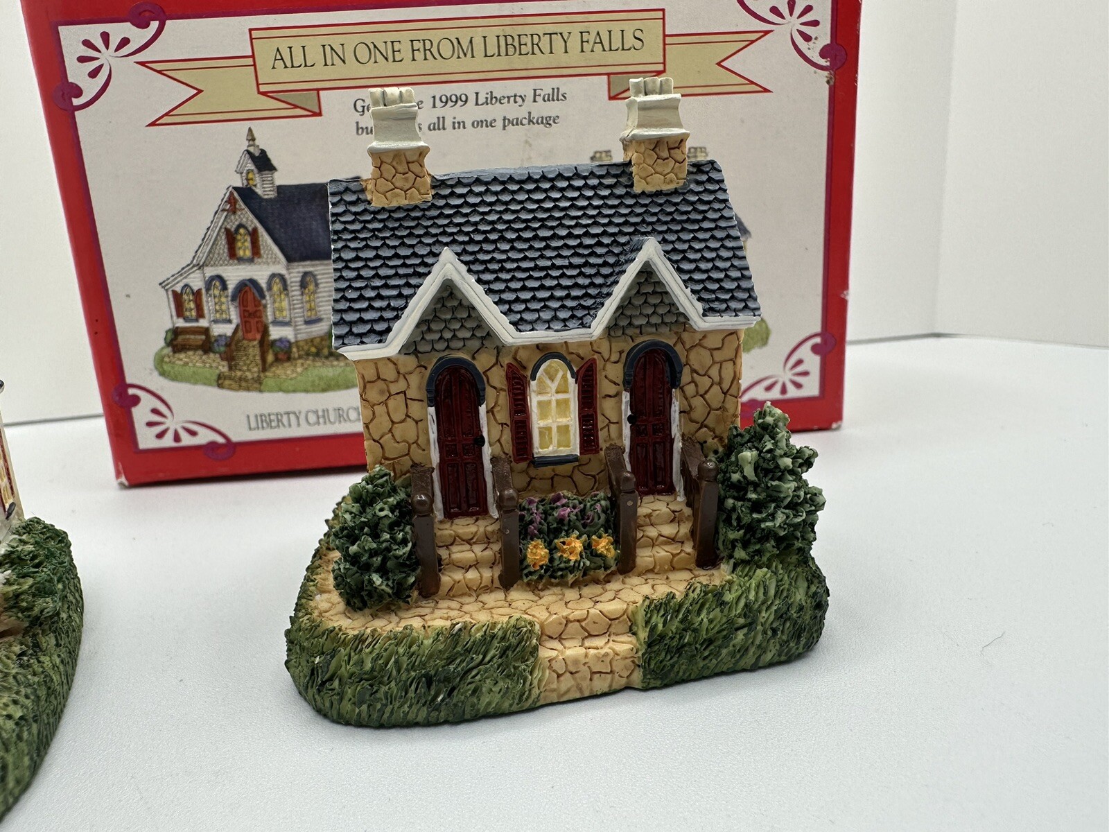 Liberty Falls 1999 Liberty Church & Social Hall Americana Christmas Village HSE9