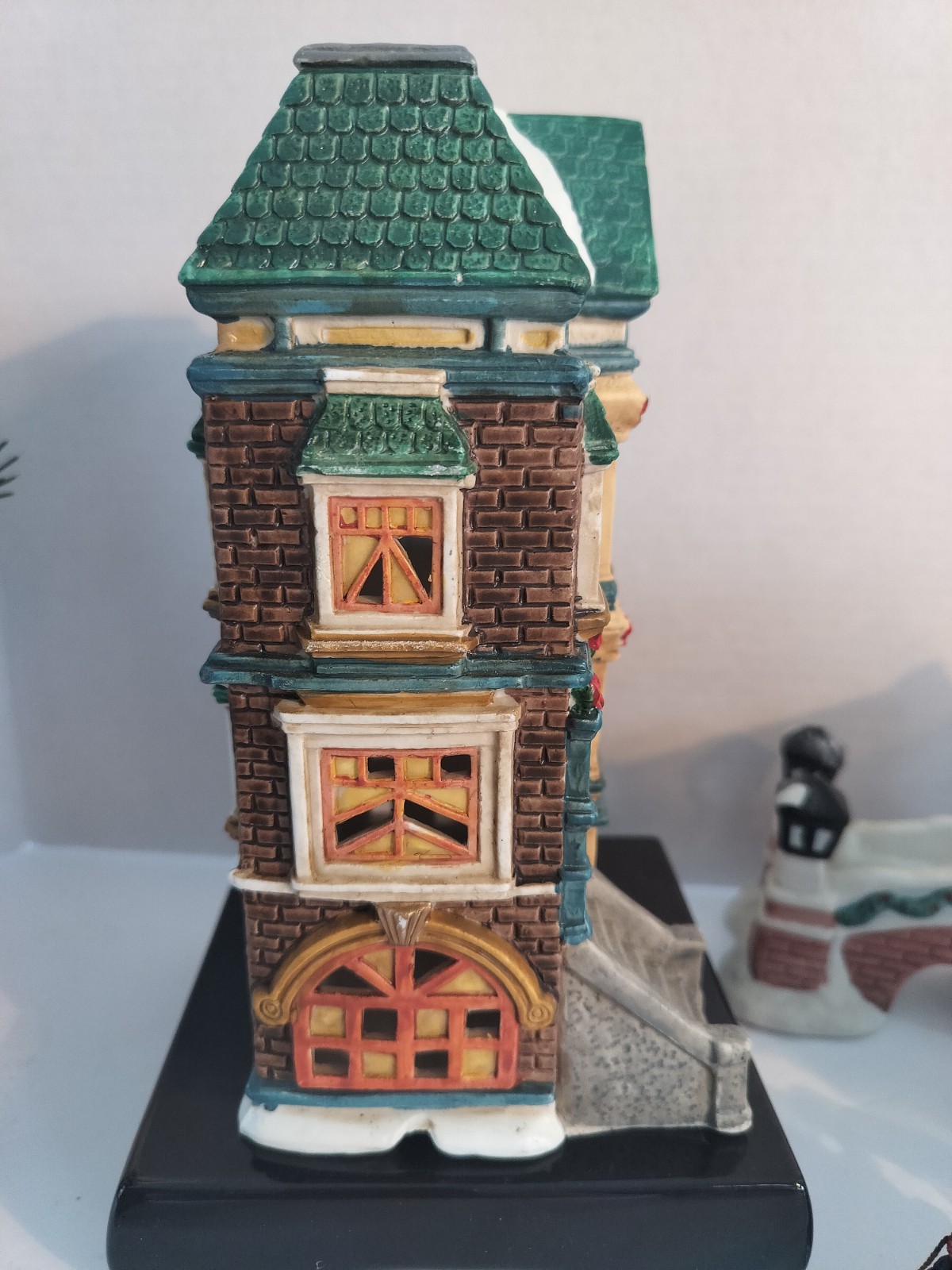 VTG 1990’s Holiday Expressions Collectible Porcelain Village/Towne Buildings;EUC
