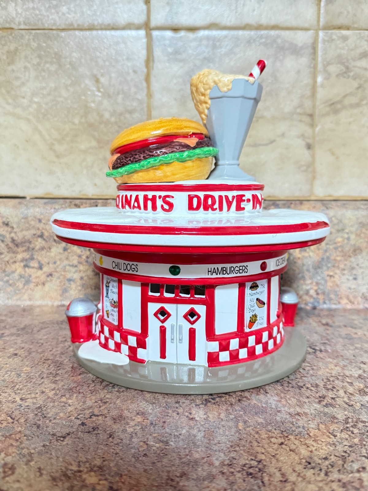 DEPARTMENT 56 DINAH’S DRIVE-IN 56.54470 J&J