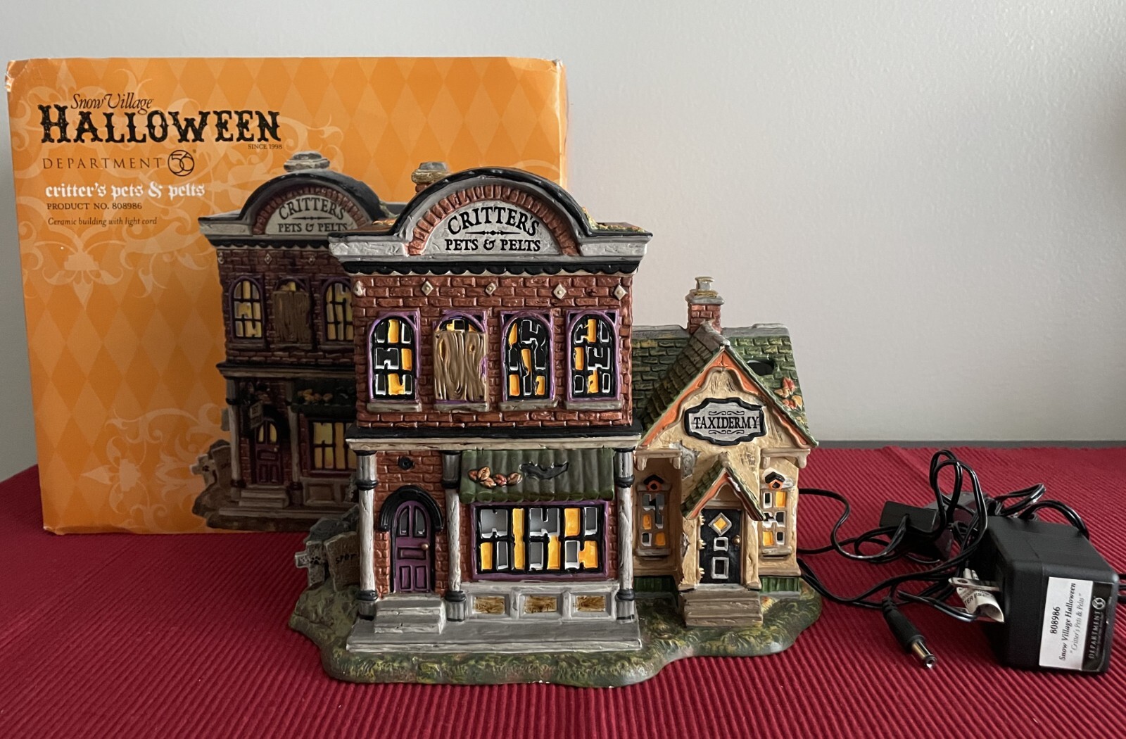 Critter’s Pets & Pelts Dept 56 Halloween Lighted and Sounds Tested Works No Sign