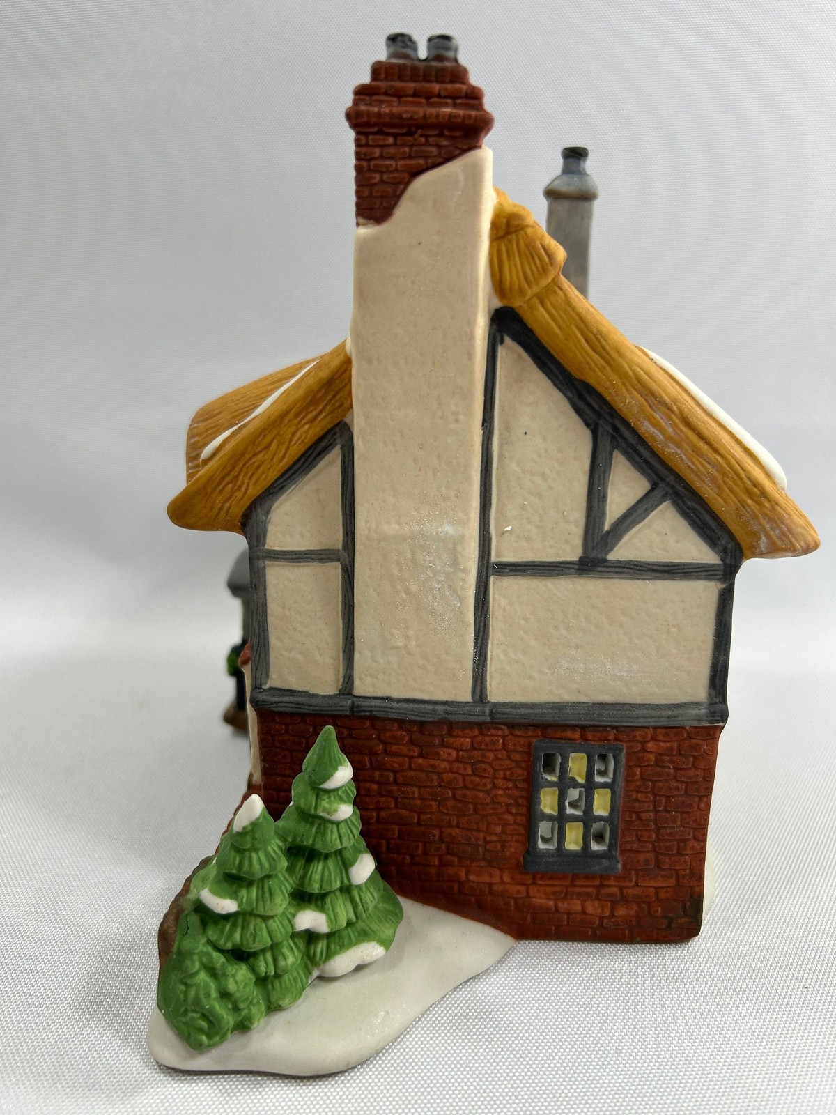 Dept 56 David Copperfield Betsy Trotwood’s Cottage Lighted Ceramic House Retired