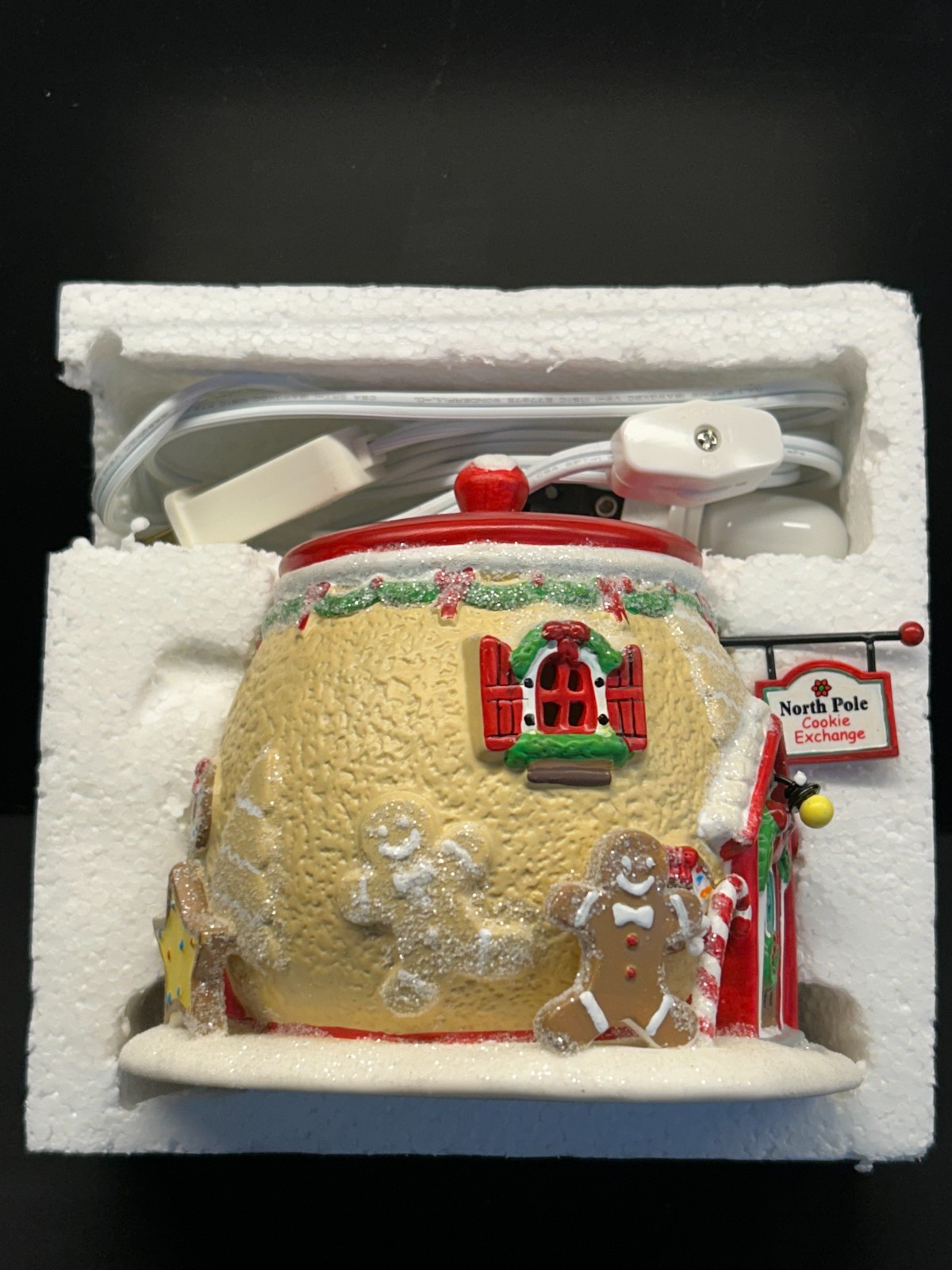 🎄🎄Dept 56 4020208 North Pole Cookie Exchange Santa’s Sweet Shop