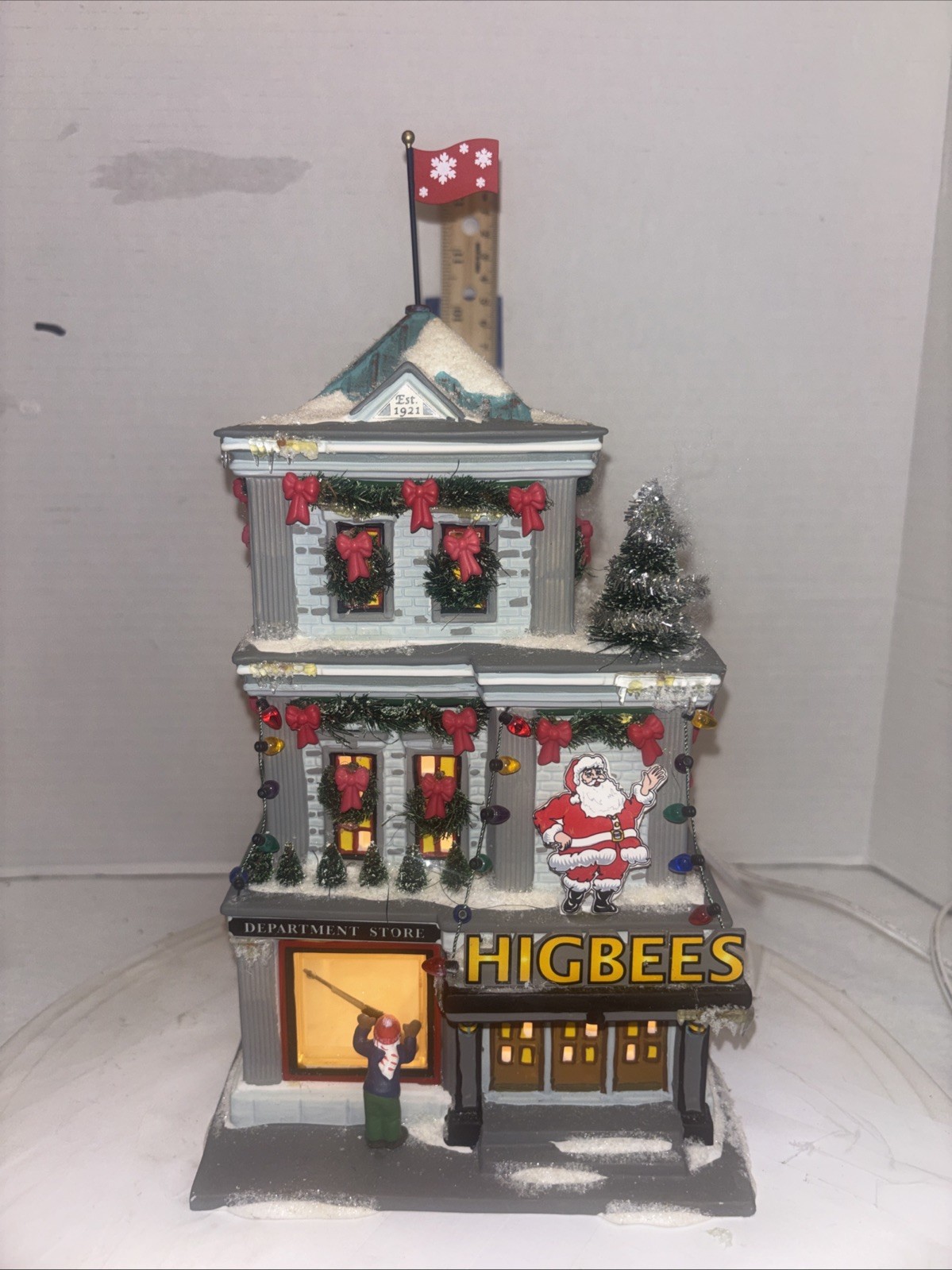 DEPT 56 A CHRISTMAS STORY HIGBEE’S DEPARTMENT STORE W/FLAG LIGHTED BUILDING