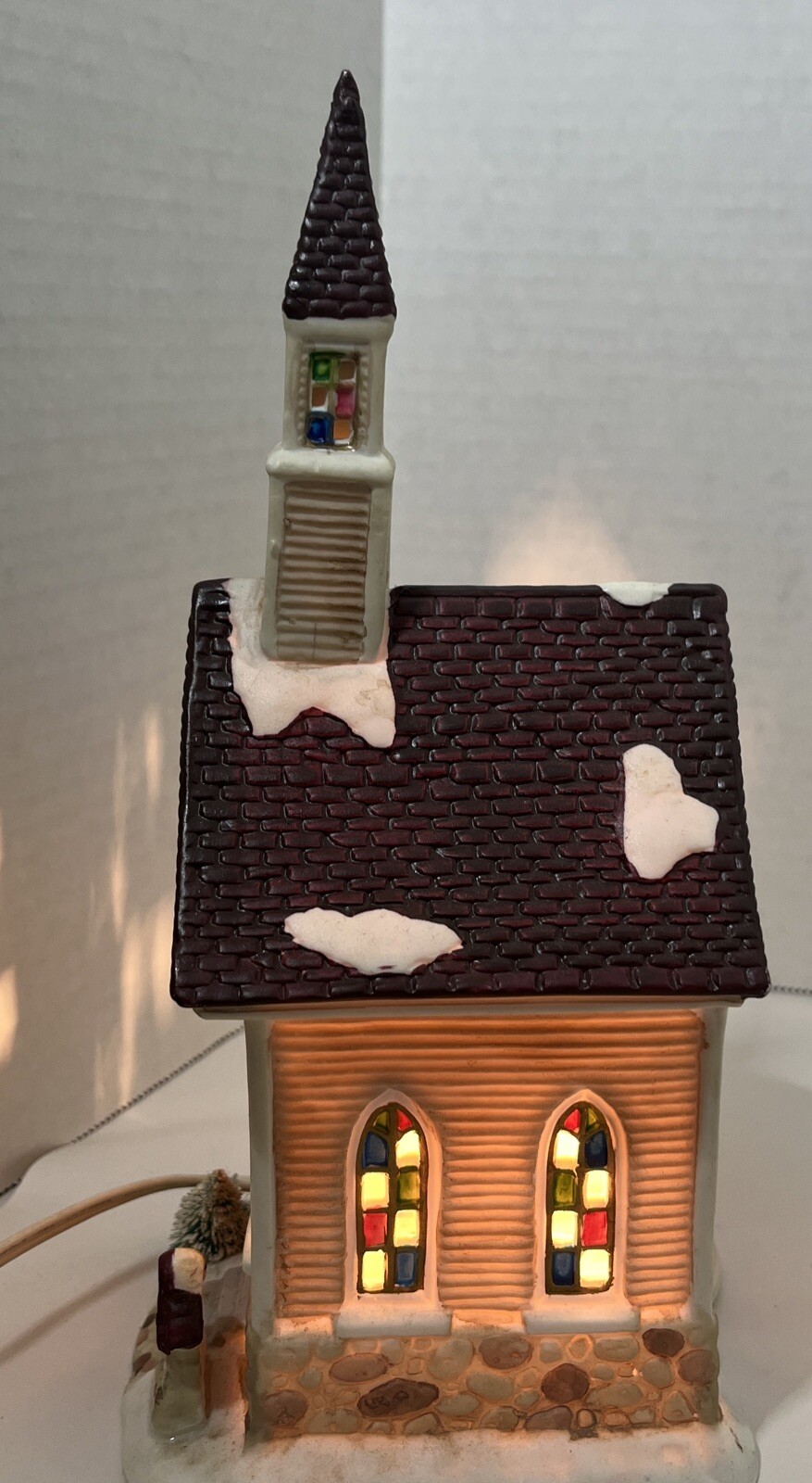 1993 Seasonal Specialties Grace Chapel Church Village Illuminated 4×9.5 In