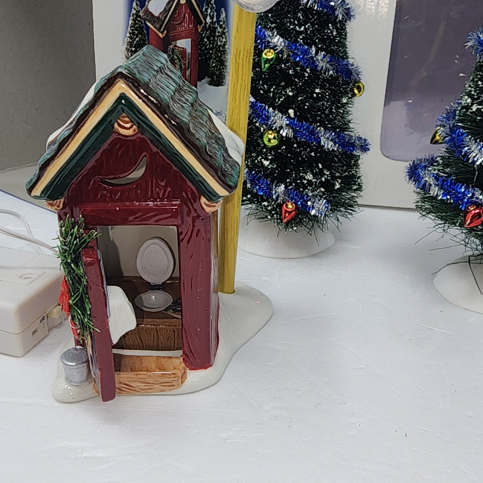 Department 56 Original Snow Village Lighted Backwood Outhouse Sisal Tree In Box