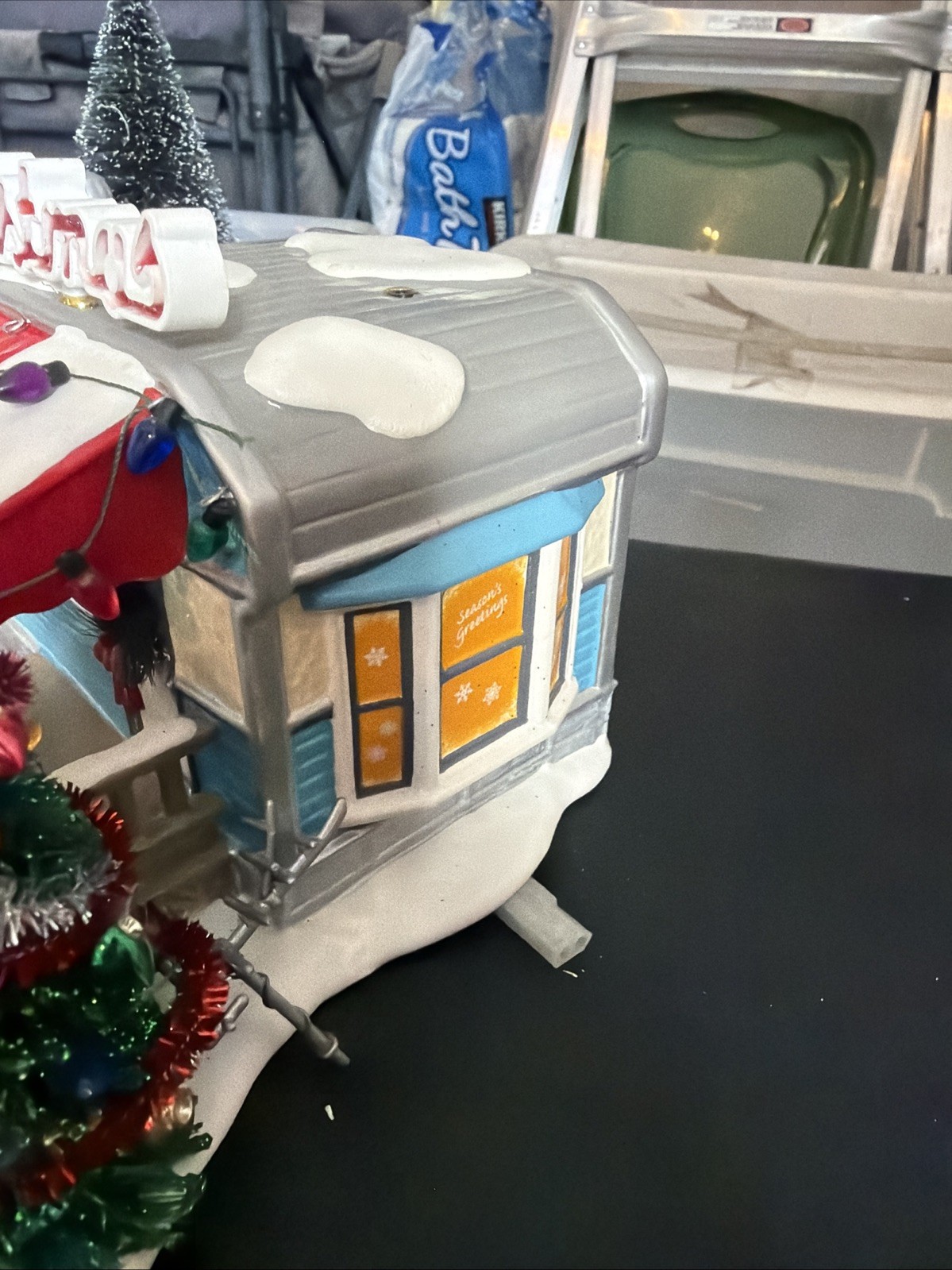 LIGHTED Dept. 56 Snow Village 2003 Lot 56, Christmas Court Trailer with Box