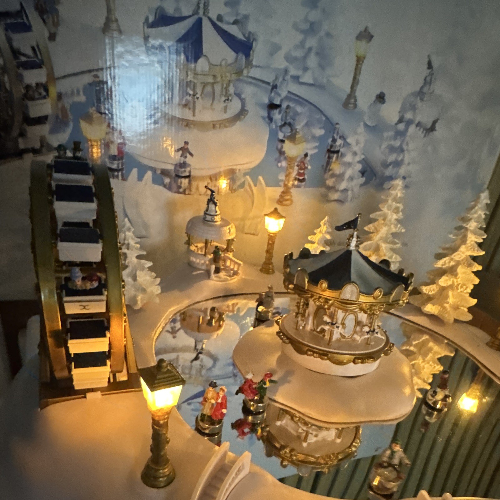 Trendmasters Winter Wonderland Christmas Magic musical ice skating carnival