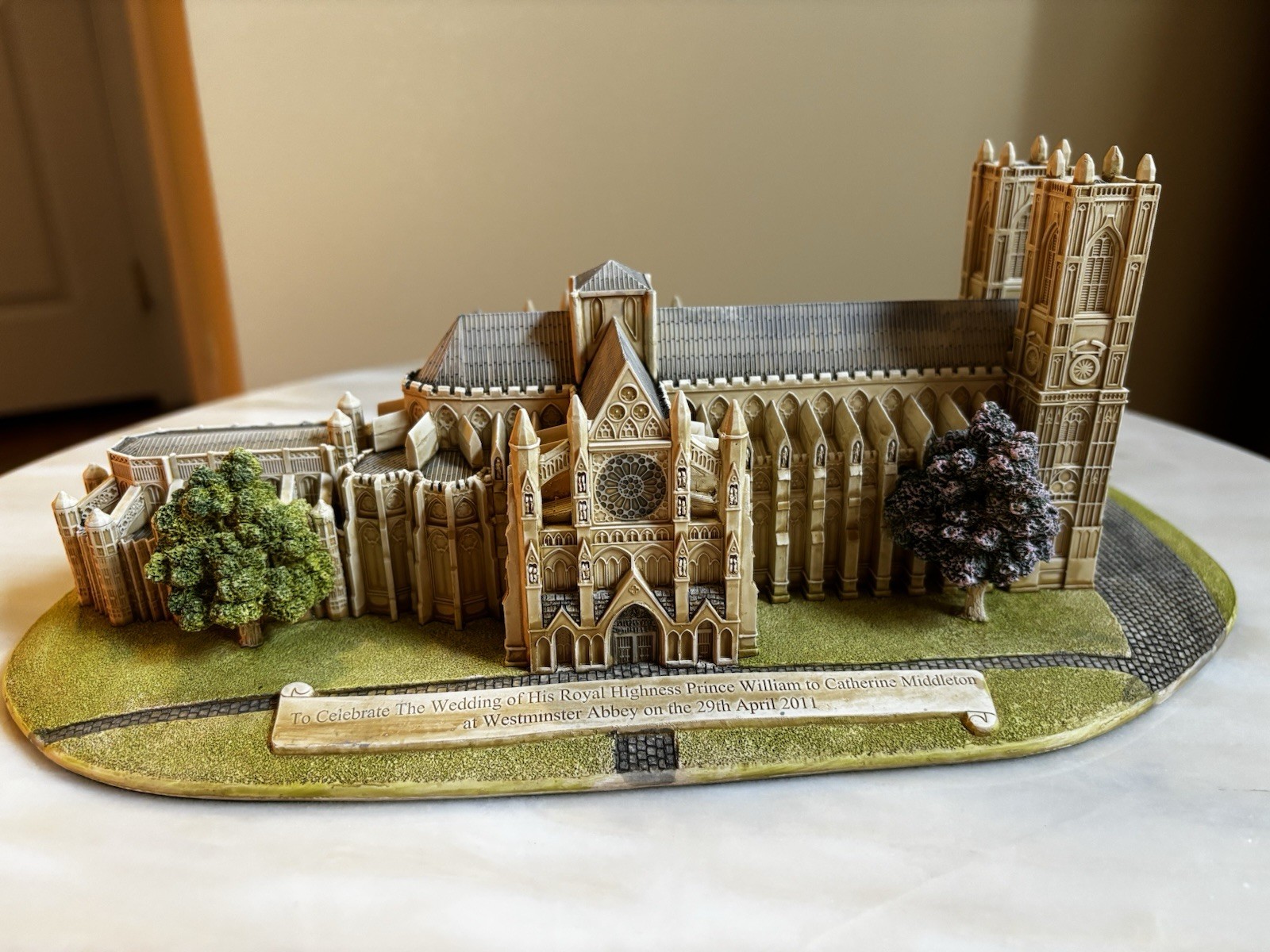 Lilliput Lane Westminster Abbey Limited Edition, 04/2011. Mint condition, boxed