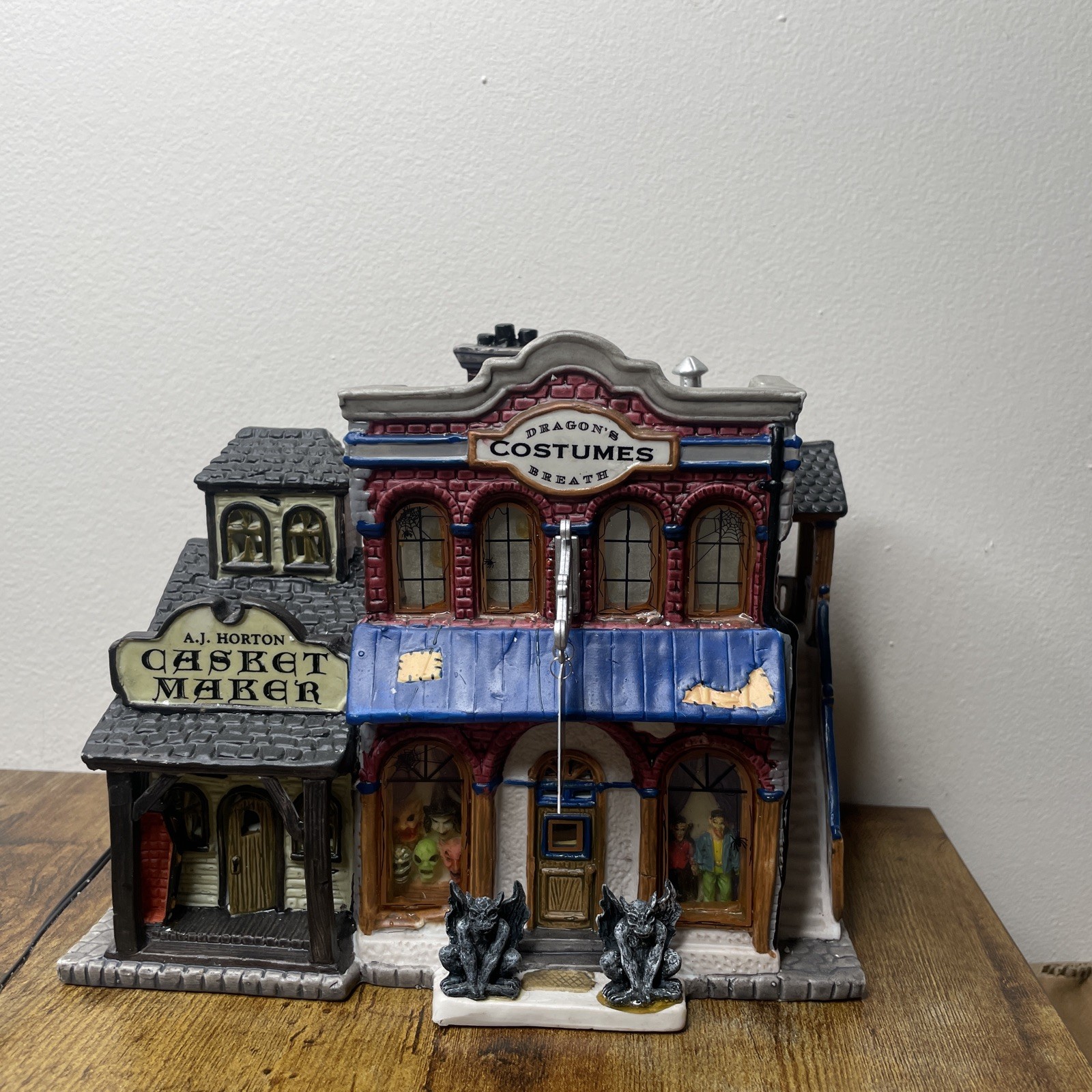 LEMAX Spooky Town Dragon’s Breath Costume Shop 2000 Halloween Village