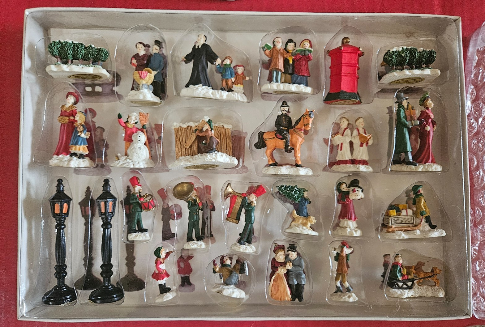 1994 TRADITIONS 40 Piece Christmas Victorian Village Set – Lighted – No Chips