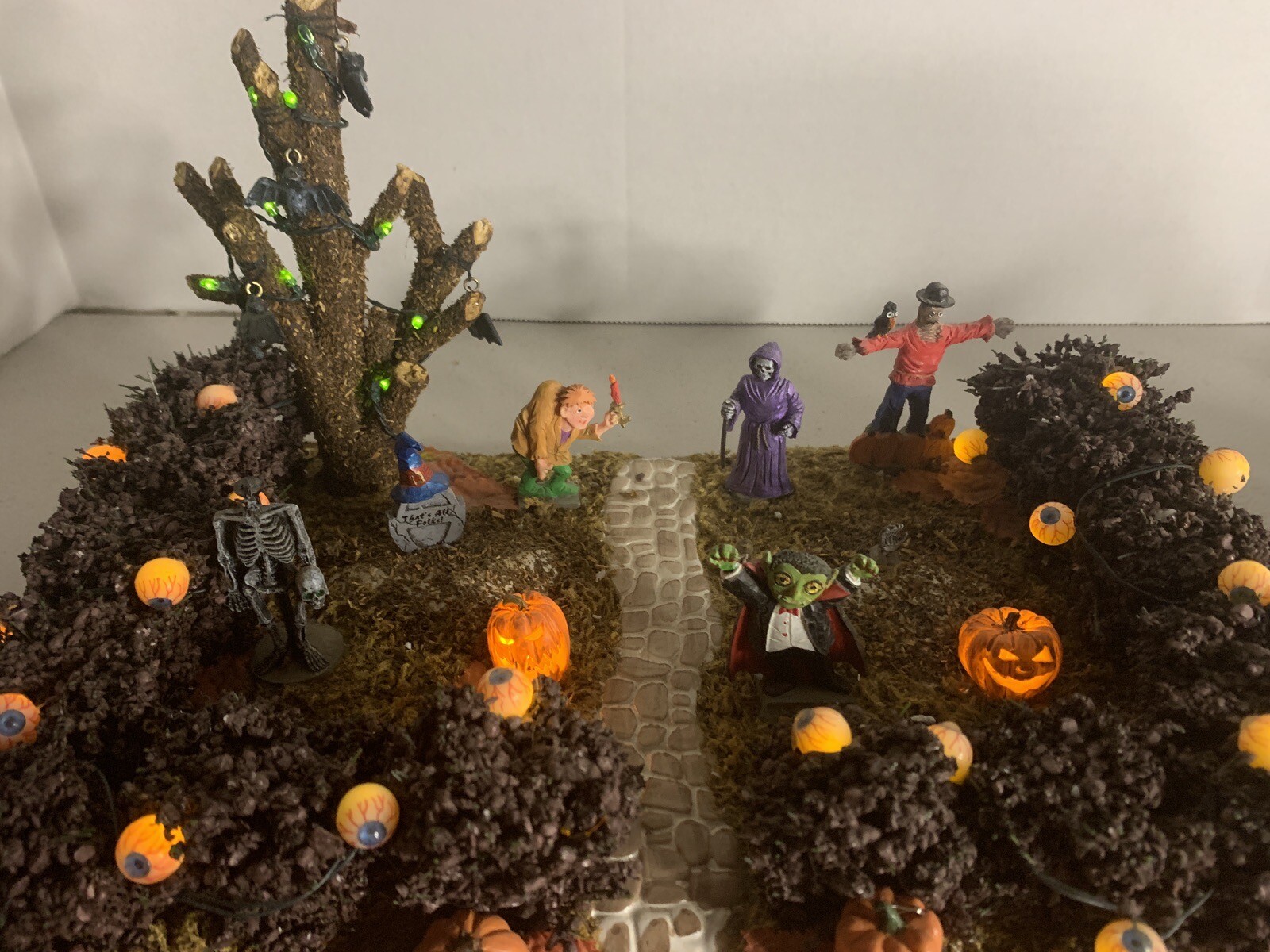 Lemax Spooky Town Ghouls Night Out Front Yard Lighted Halloween Village AS IS