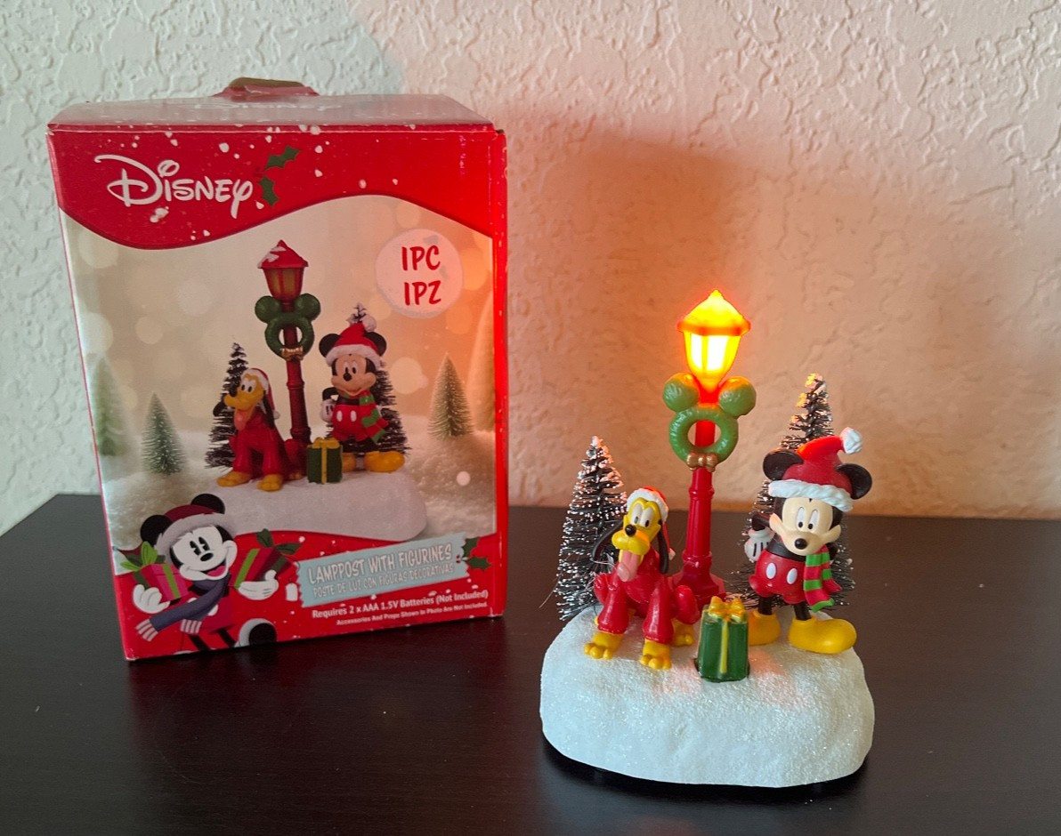 Disney Christmas Village MICKEY MOUSE & PLUTO LAMPPOST Set LIGHTS UP New +Box