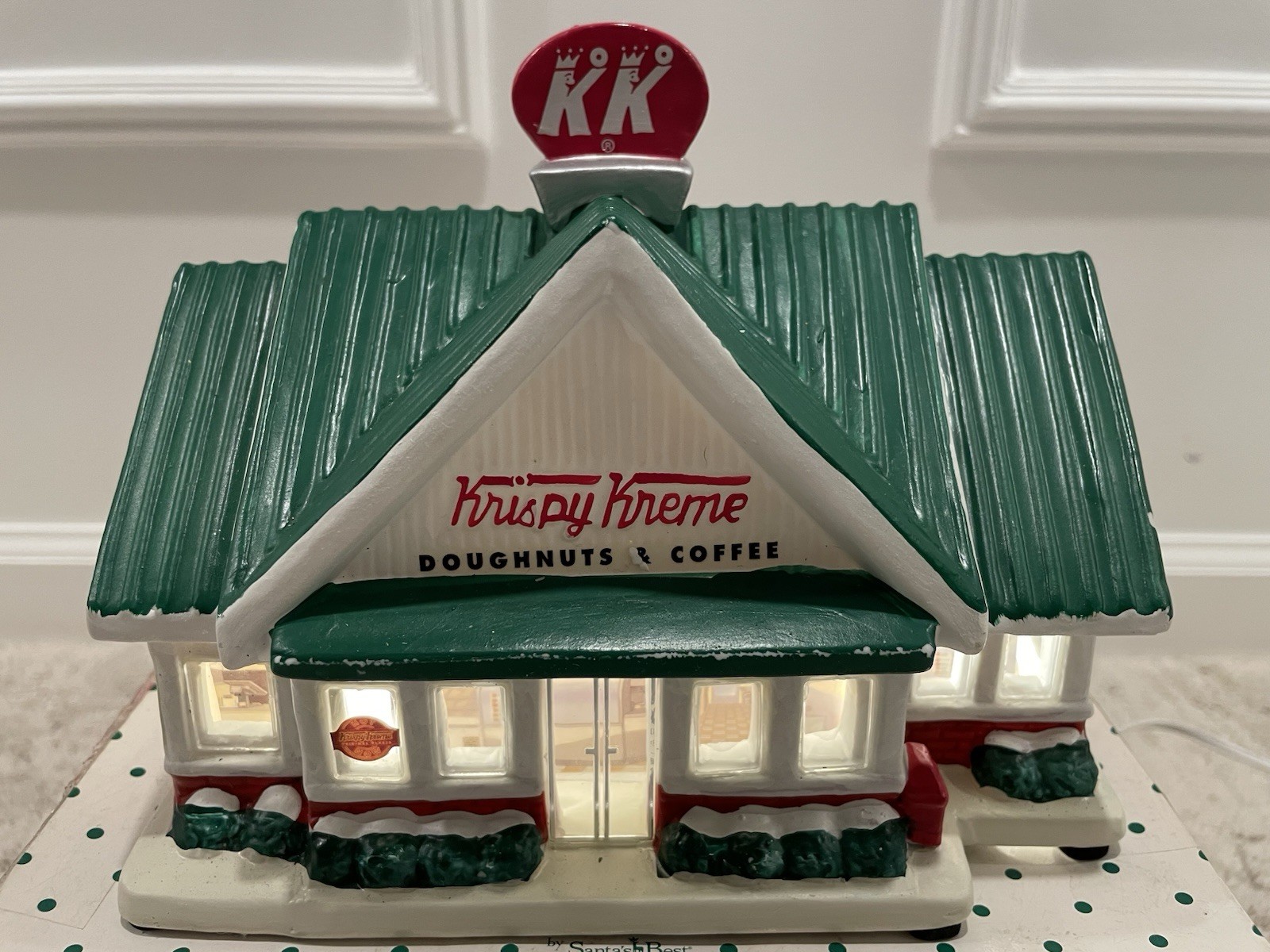 Santa’s Best Kristy Kreme Donut Shop Lighted Porcelain House with Box