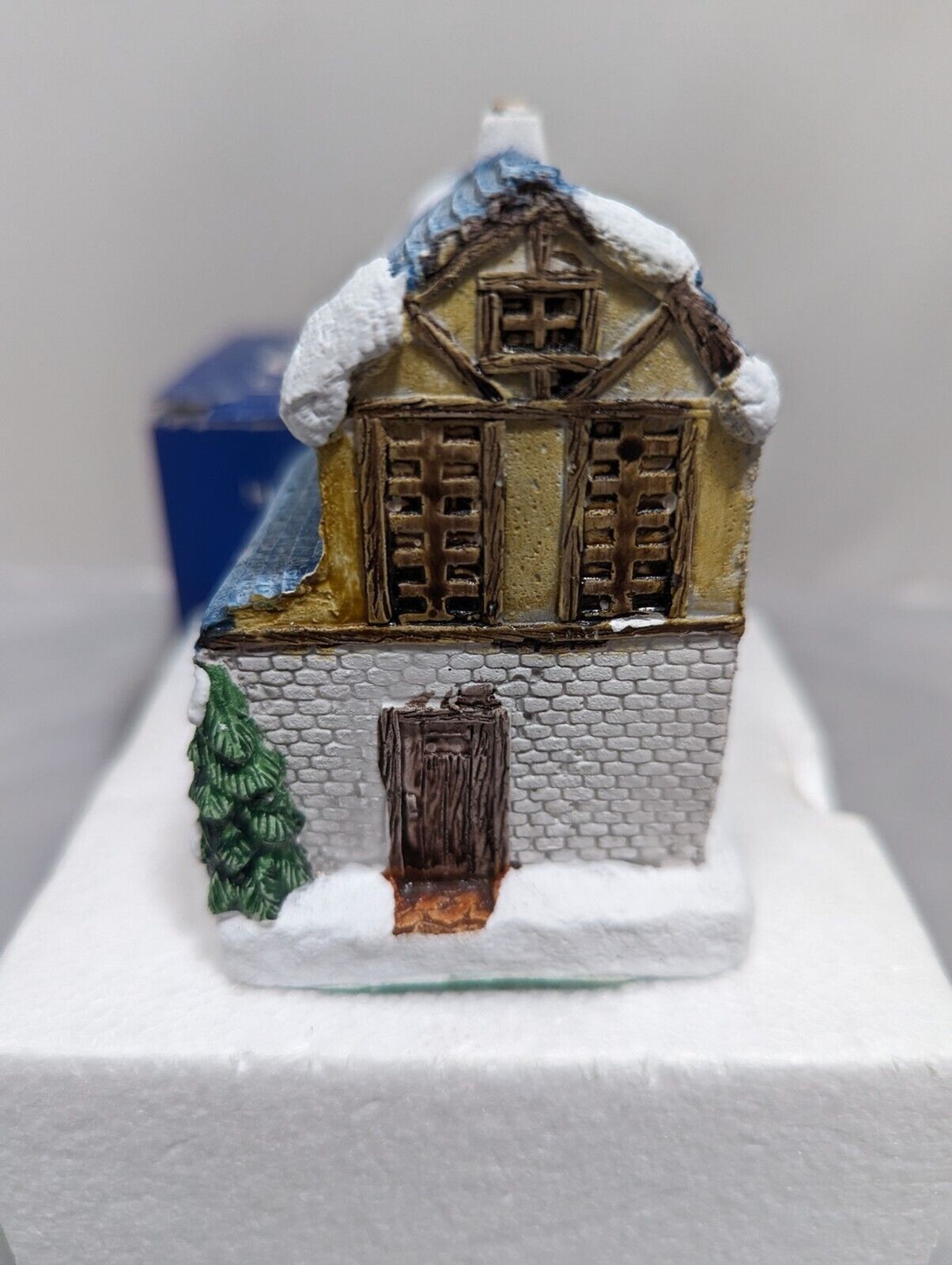 A Dickens Christmas Collection Fezziwig’s House 1988 RSVP Inc Cold Cast Cottage