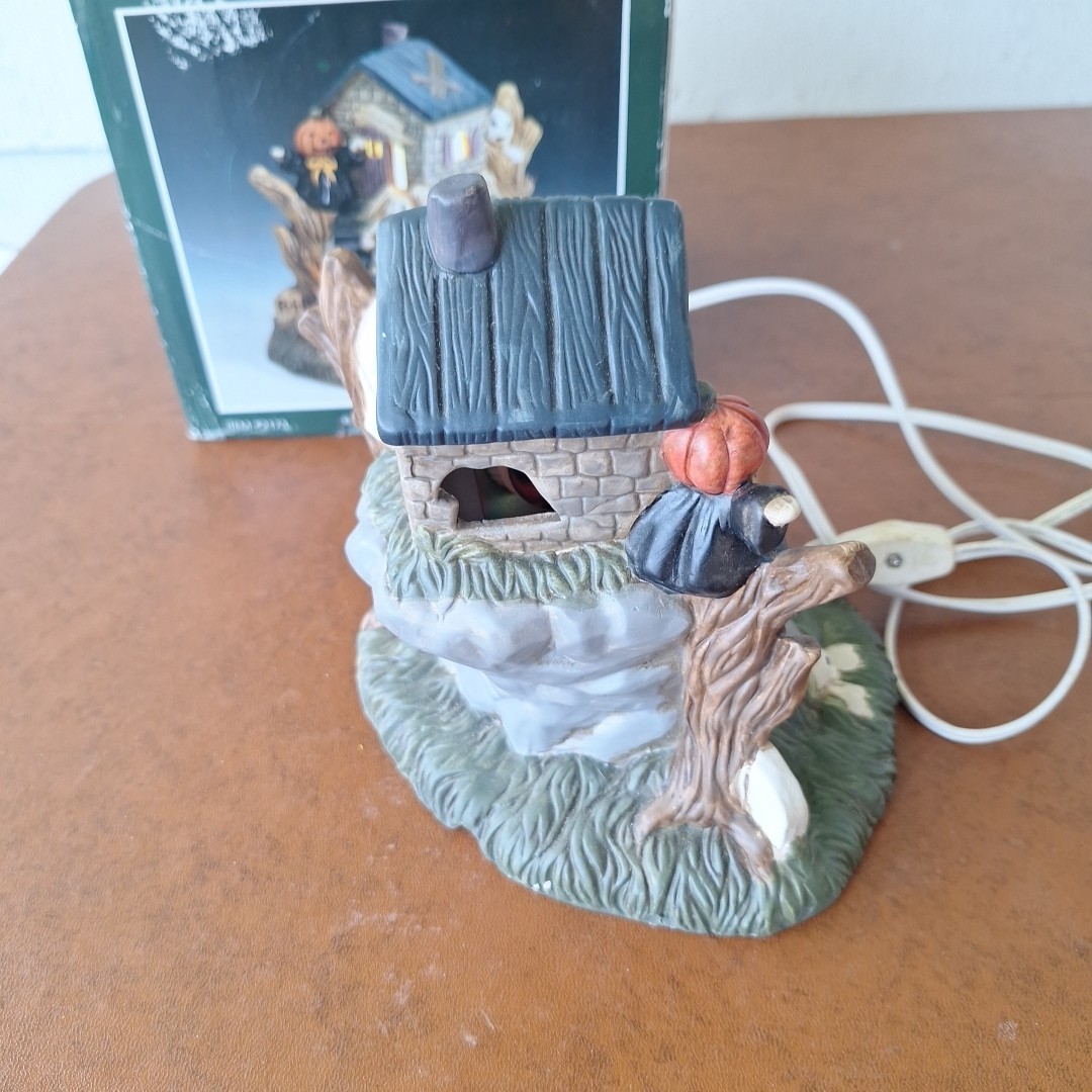 Vintage 1992 Halloween Pacific Rim Ceramic 7.75” Haunted House Castle Spooky