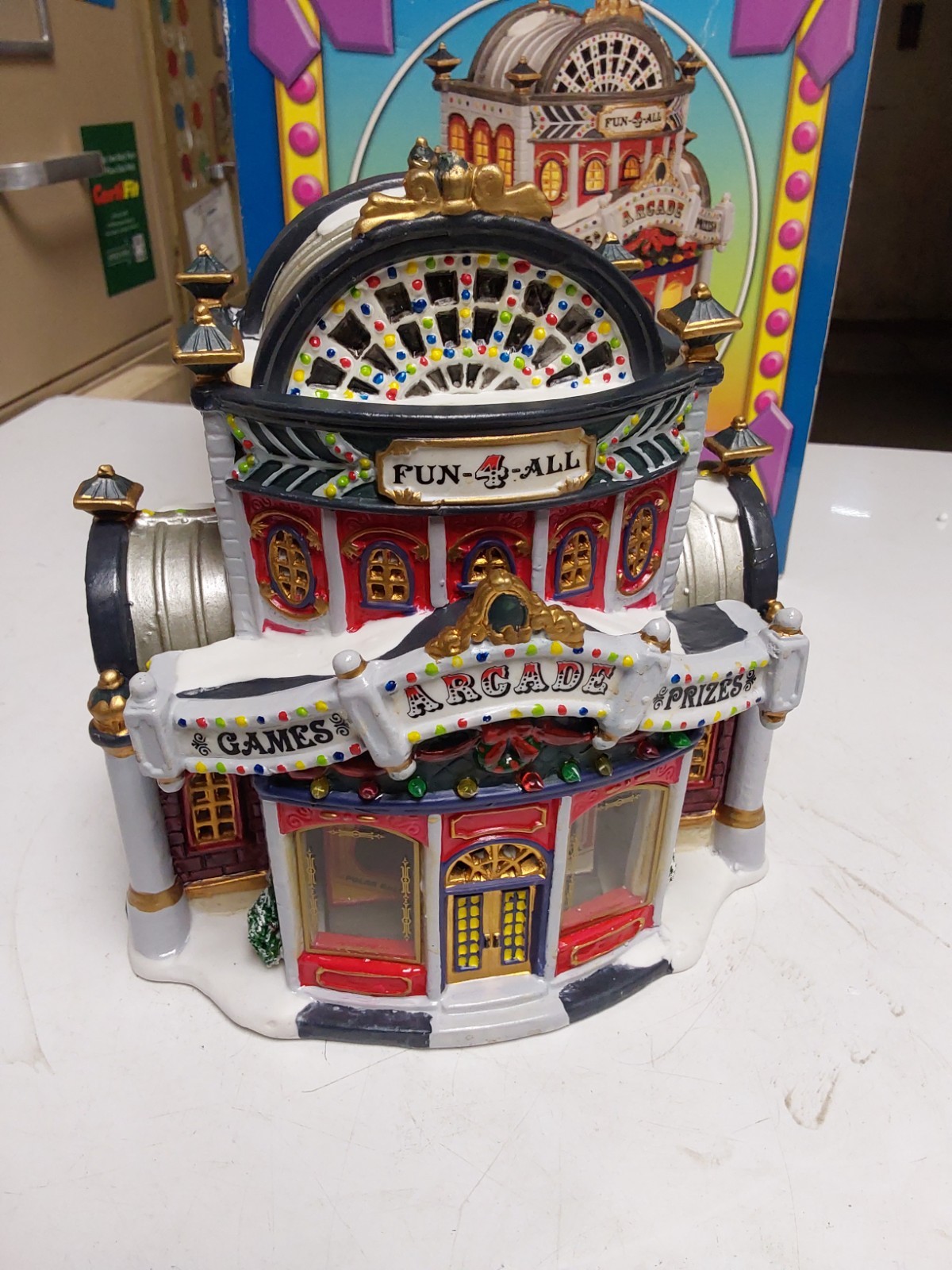 VTG 2000 Lemax Santa’s Wonderland FUN-4-ALL Arcade Porcelain Lighted Toy R Us