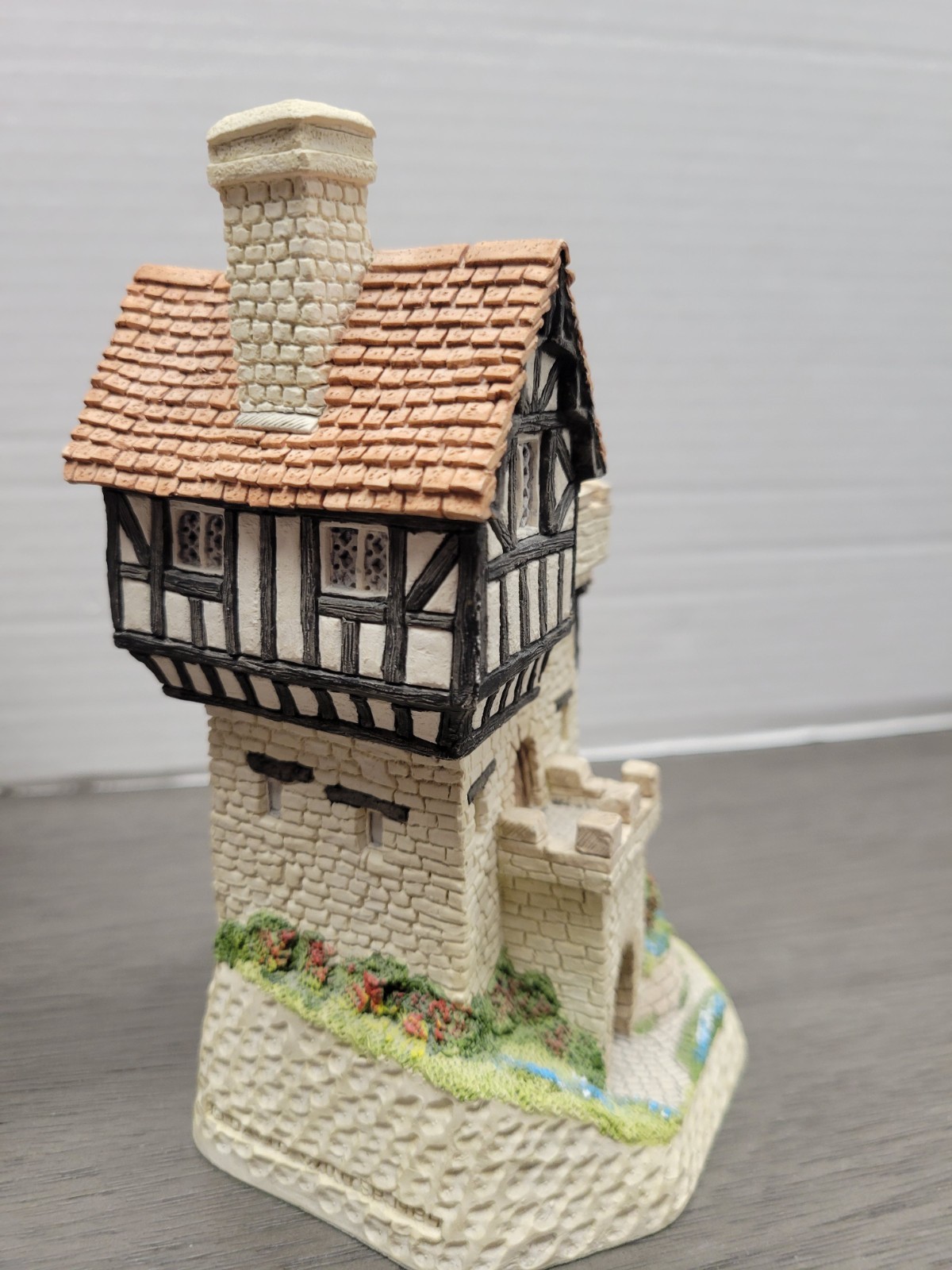 David Winter Cottages June British Traditions “Knights Castle” 1989 in Box VTG