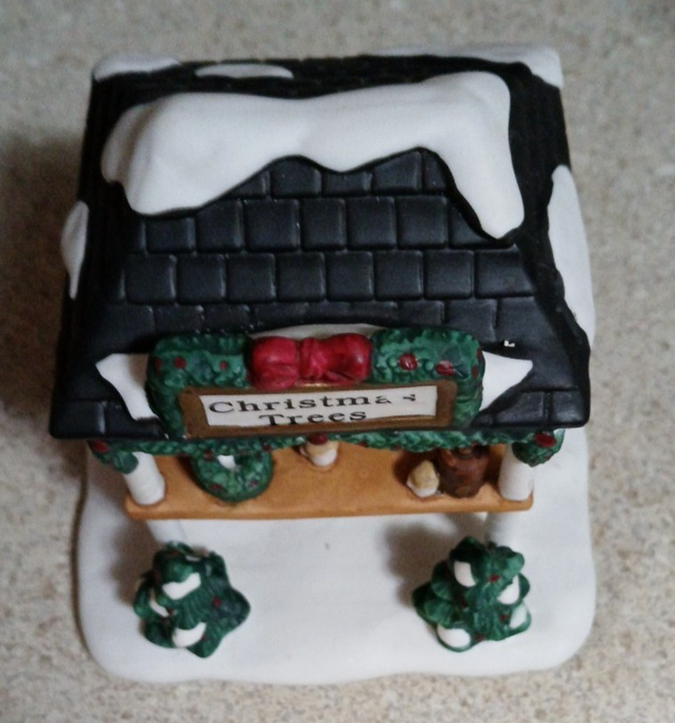 Hershey’s Ceramic Holiday Village Tree Lot Booth Cocoa Cafe Christmas 2001 5″H