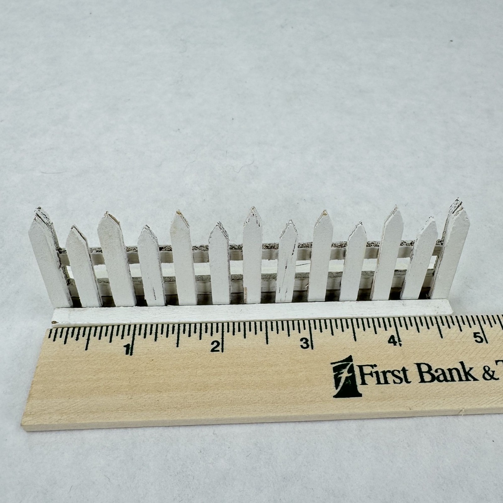 Vtg Christmas Village Accessories 3 Miniature Figurines 2 White Picket Fence