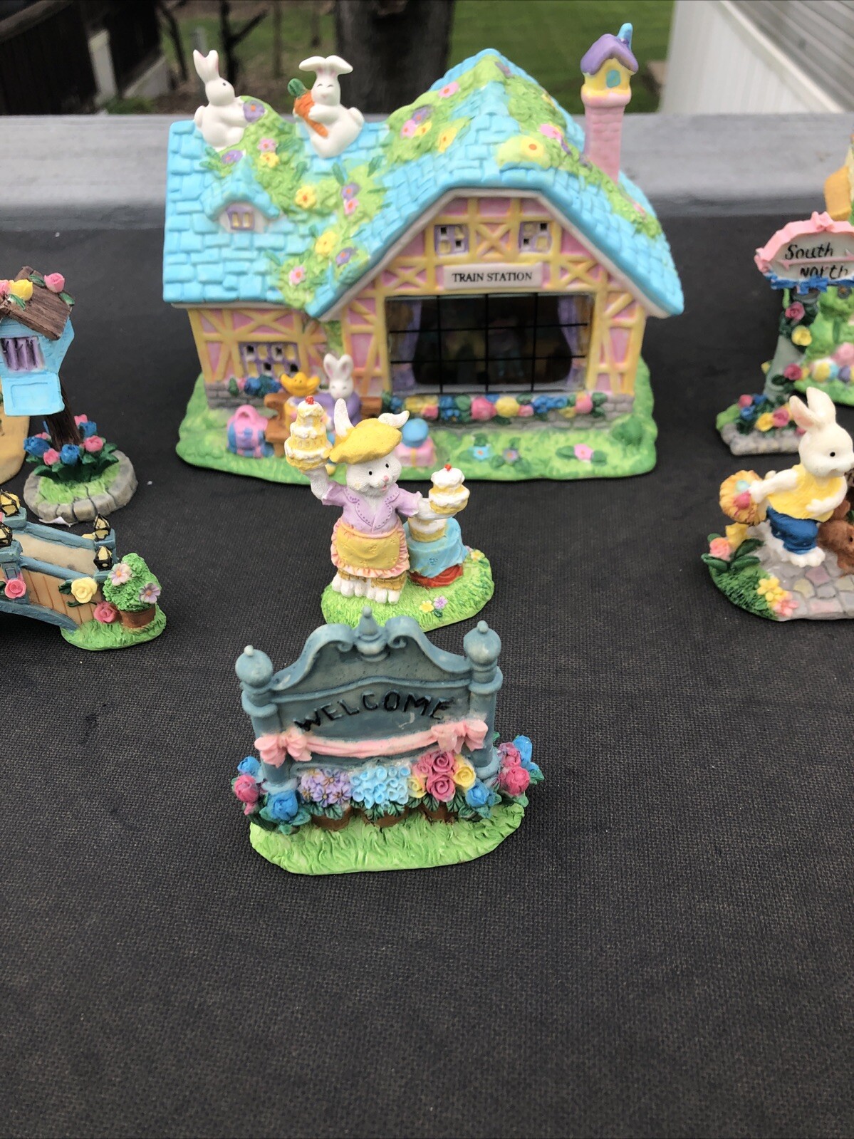 VTG Easter Village Town House Ceramic Building & Box 10 Piece Bunny No Cords