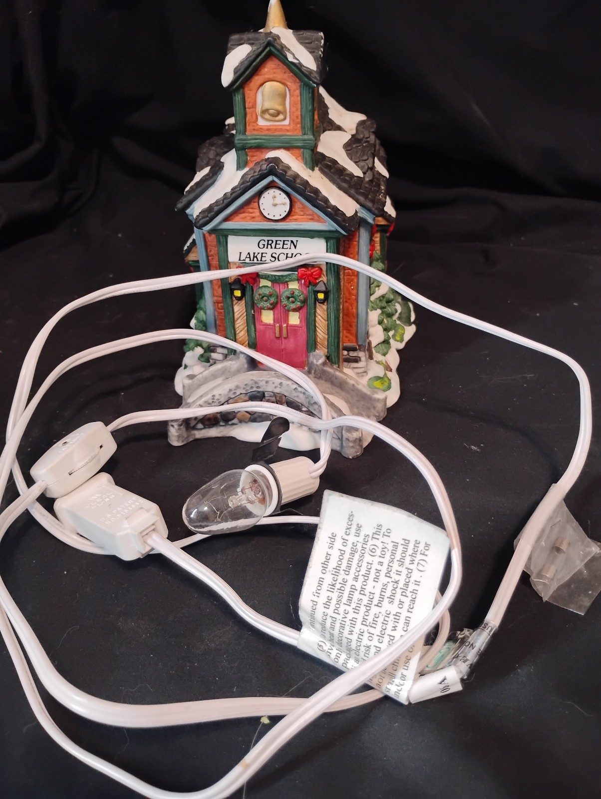 Grandeur Noel Ceramic Christmas Village Green Lake School No Box W/Light
