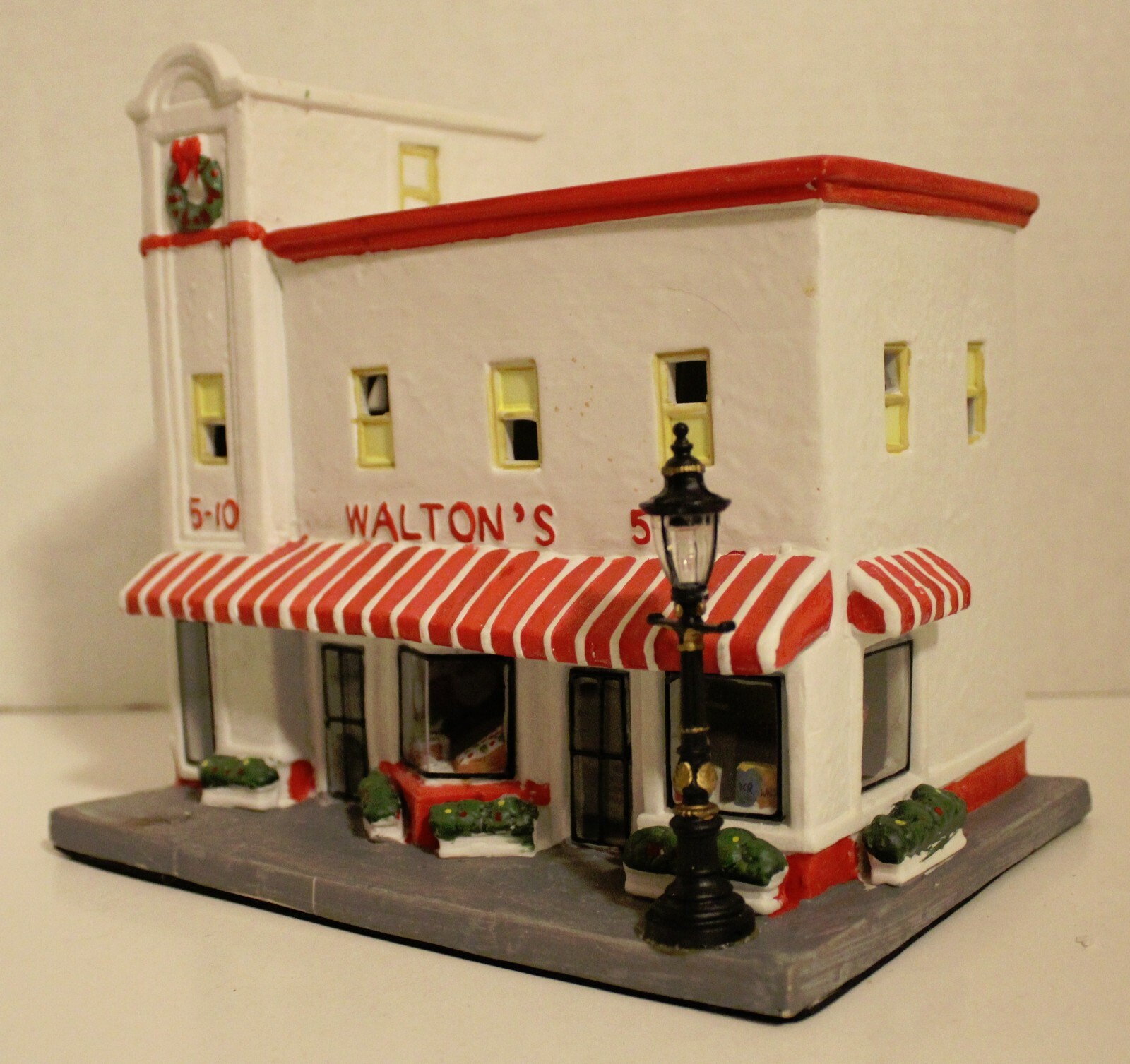 Holiday Time Walton’s 5 & 10 Lighted Christmas Village Building – (2005)