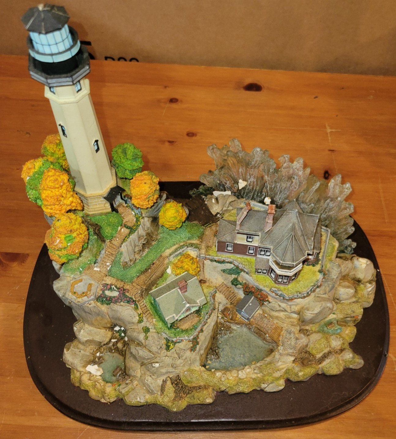 Lenox-Light at Victoria Landing – 2004 11 x 9.5 x 7″
