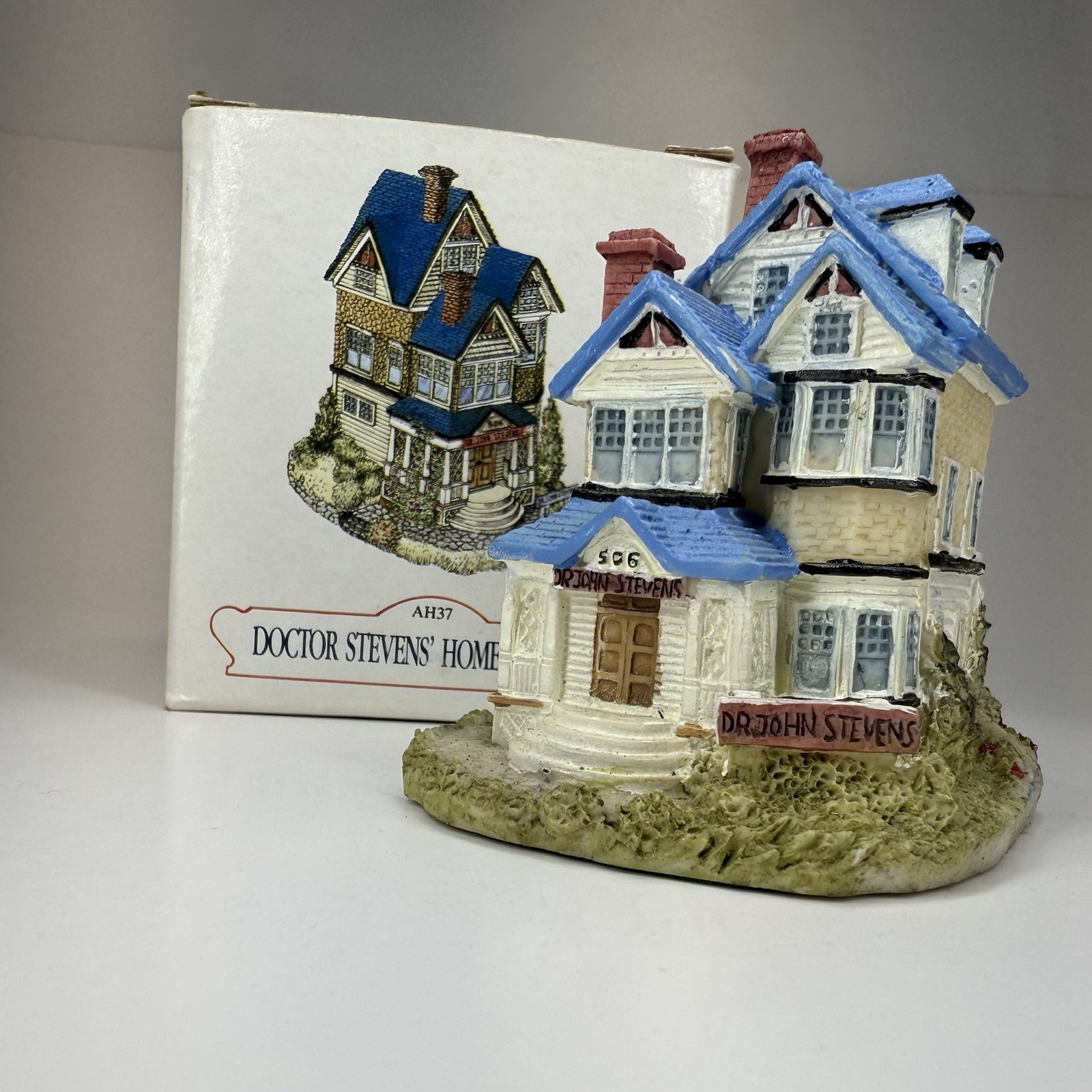 Liberty Falls Doctor Stevens’ Home & Office Miniature Village 1993 – AH37