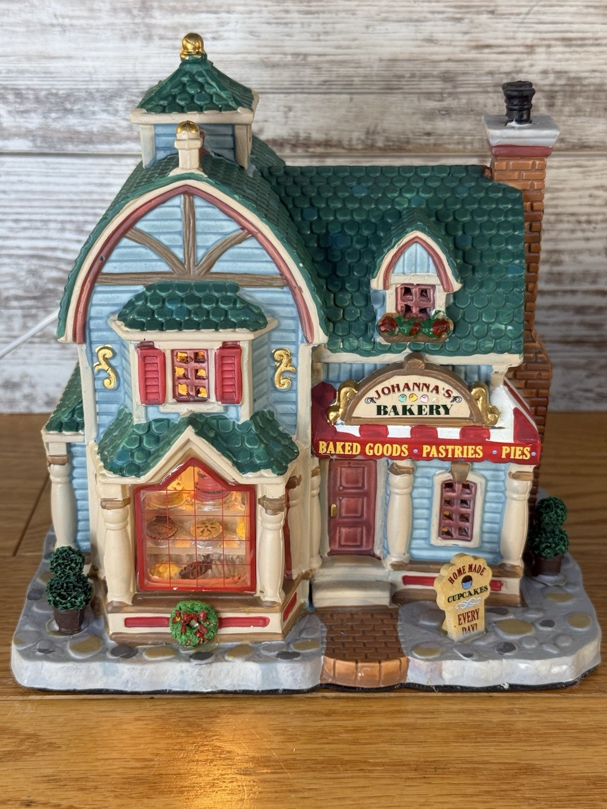Lemax Carole Towne Johanna’s Bakery 2011 Lighted Christmas Building *READ DESC.