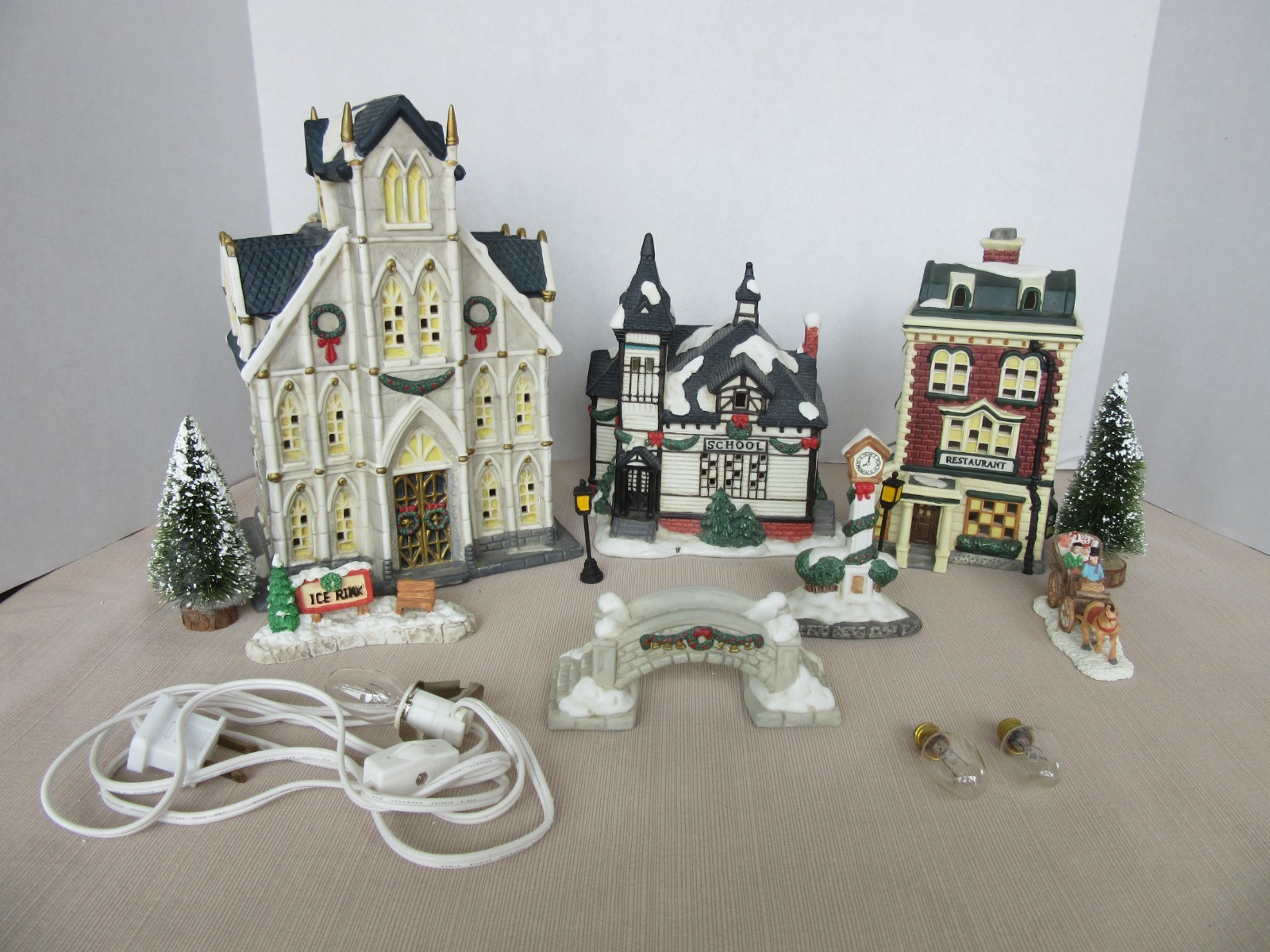 GRANDEUR NOEL VICTORIAN ENSEMBLE Collector’s Edition