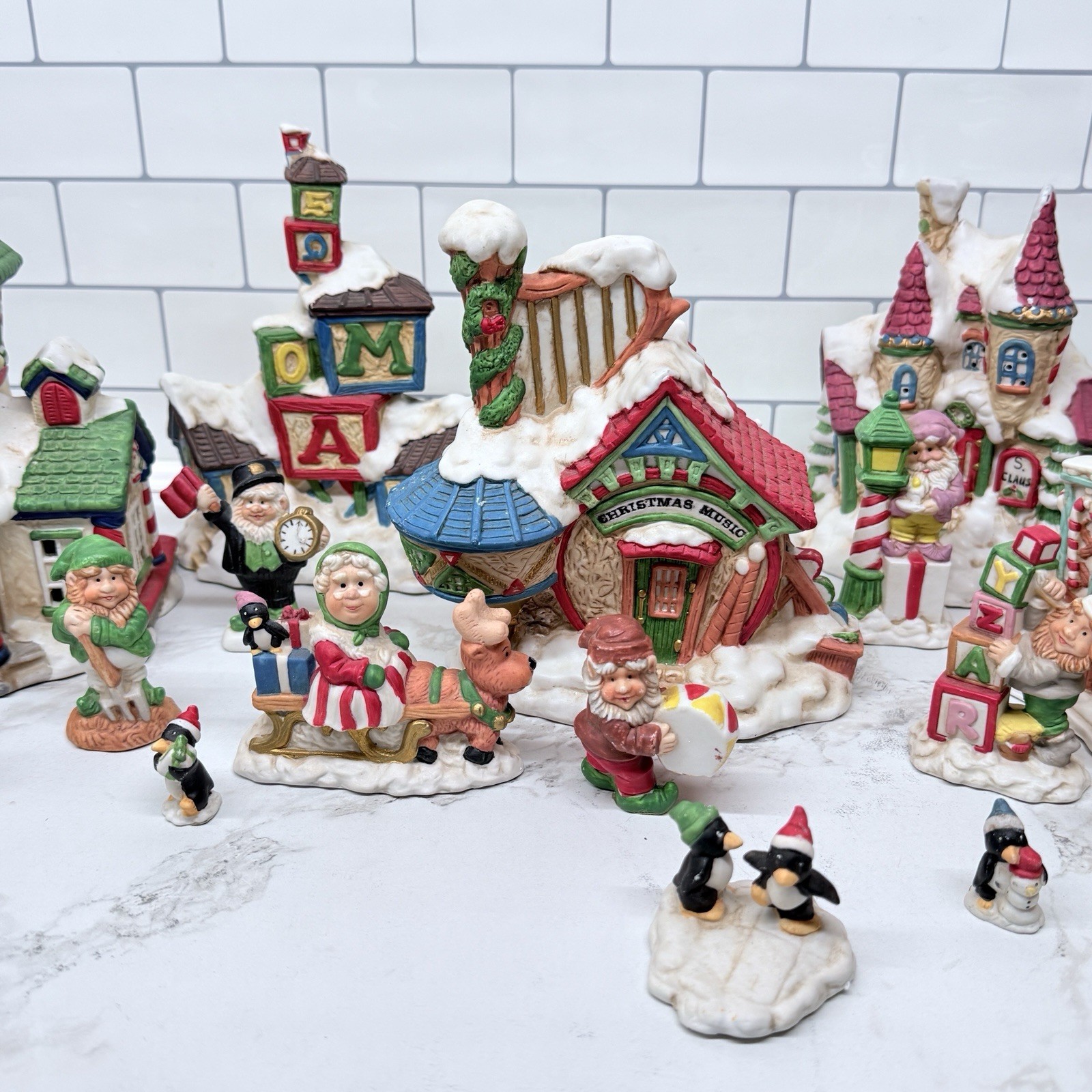 Vintage Grandeur Noel Santa’s Village 23 Piece Illuminated Porcelain Set
