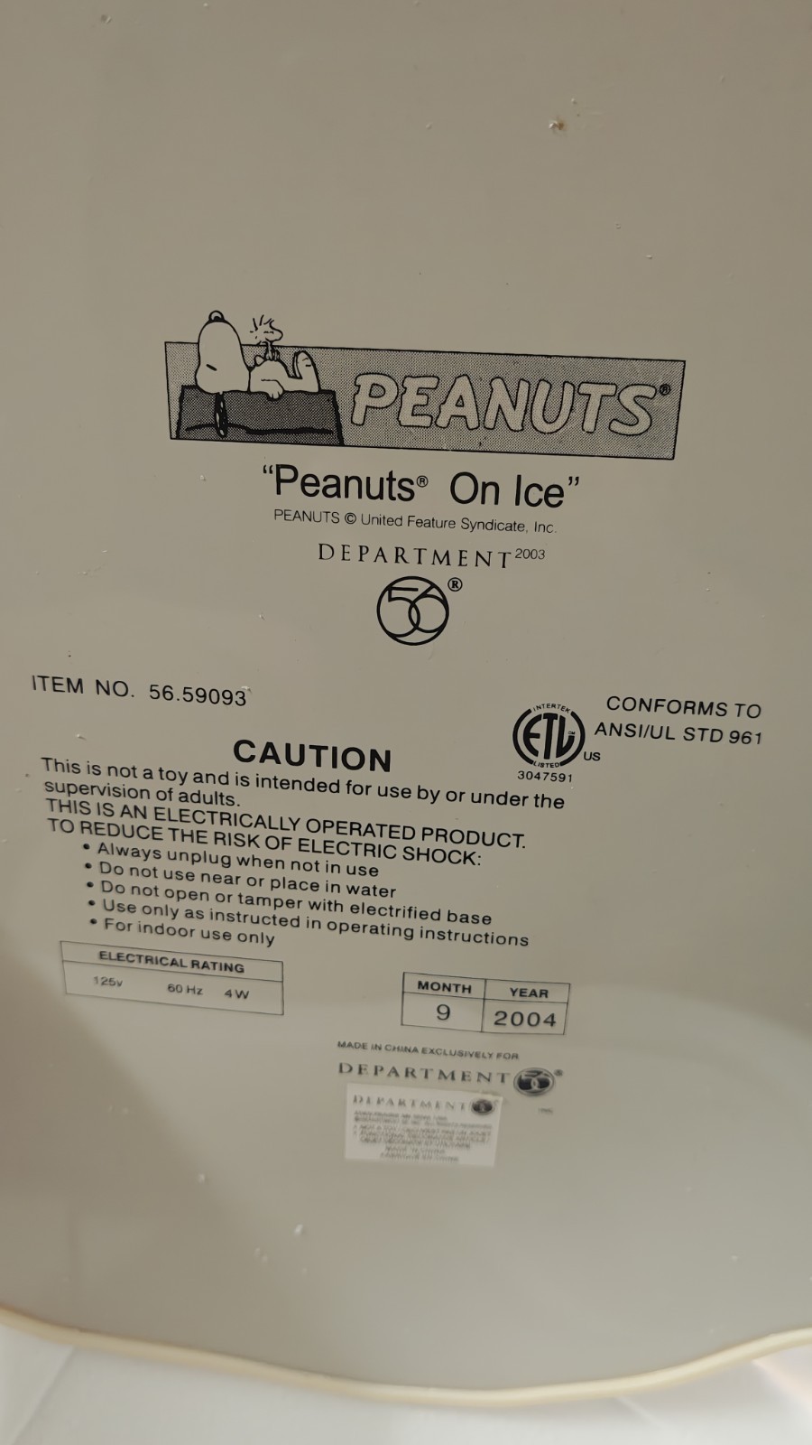 VTG 2004 Department 56 Peanuts on Ice Skating Rink 5659093 Working Complete