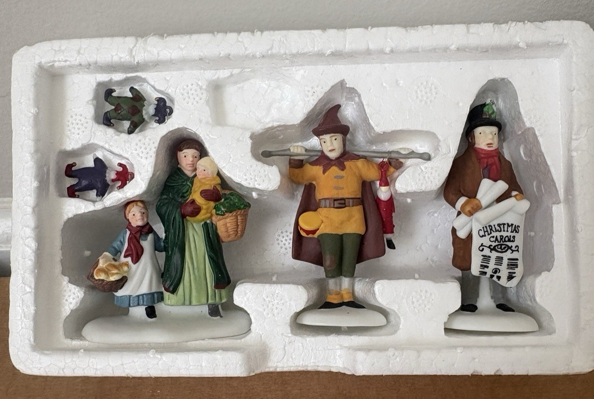 Dept 56 Heritage Village Collection 1 Market Day Shopper 2 Portobello Peddlers