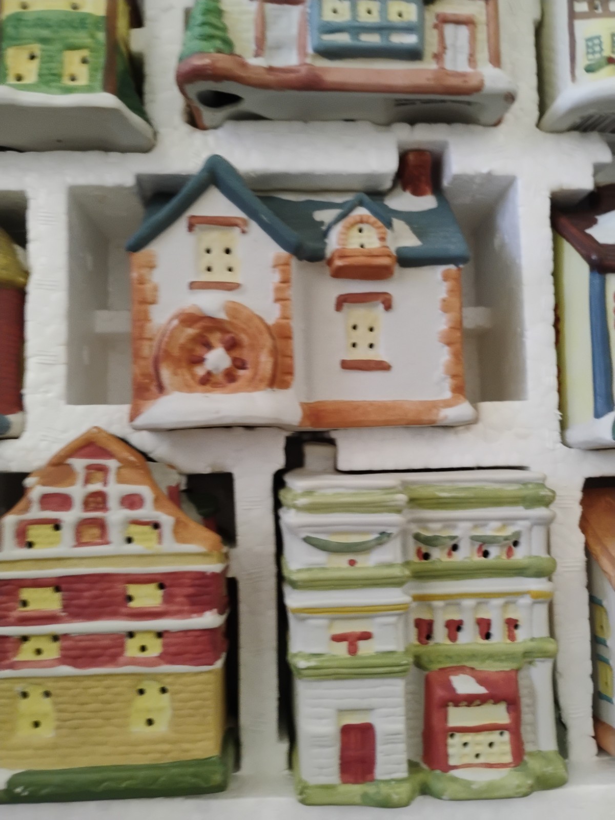 Santa’s Best Dickens of London 10 Hand Painted Porcelain Christmas Village House