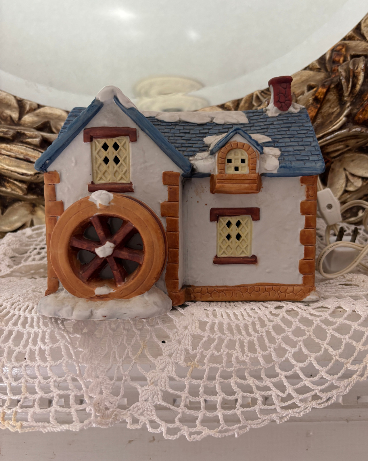 Dickens of London Porcelain Village Lighted 7.5″ Long “Grist Mill” Used in box