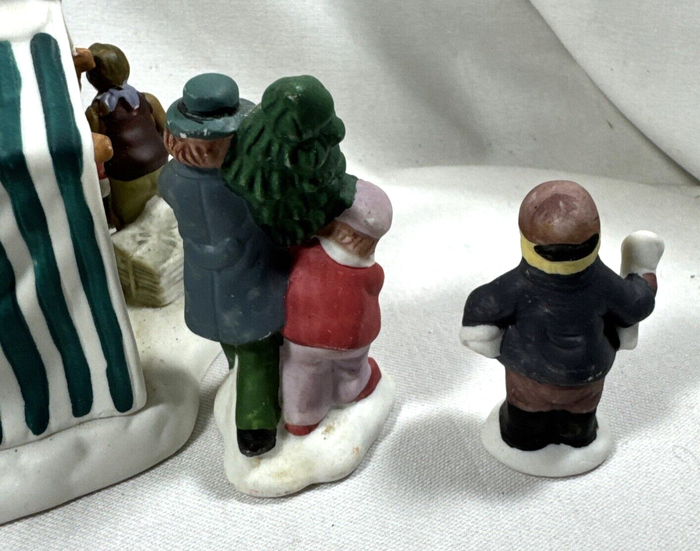 UNBRANDED CHRISTMAS VILLAGE LOT OF 6 ITEMS CITY NEWS STAND PATRIOTIC