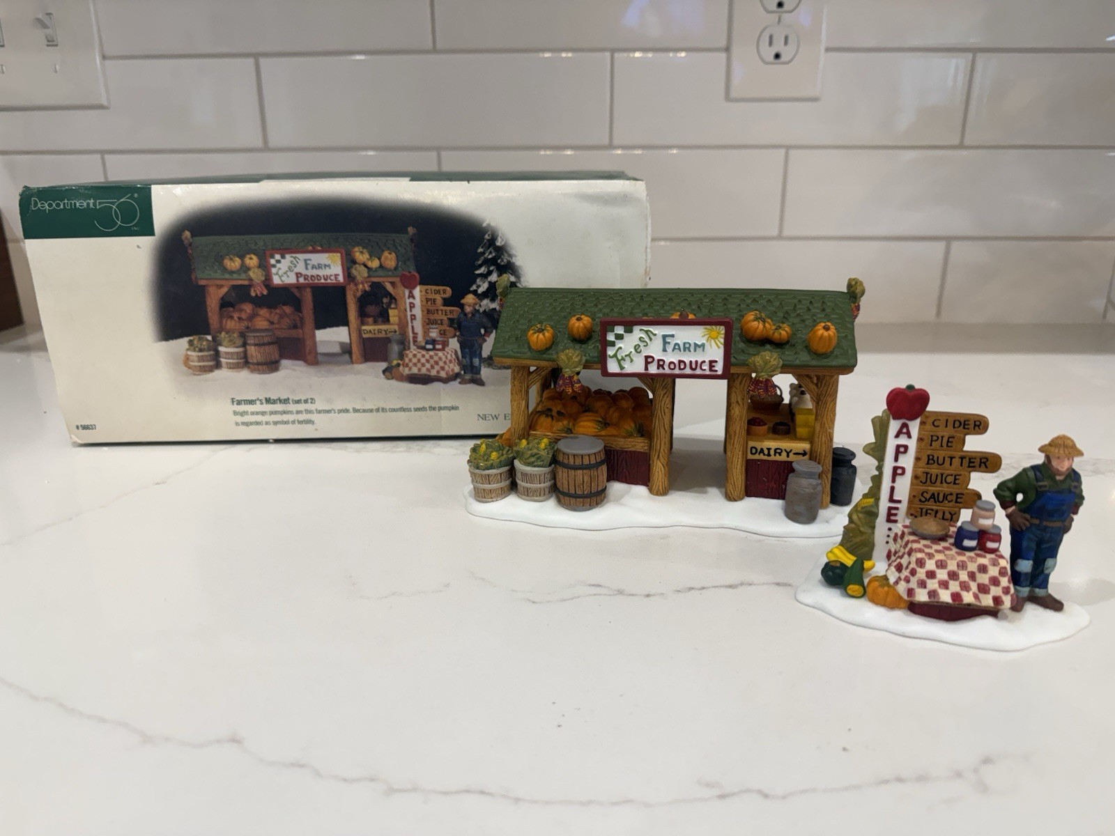 Dept 56 New England Village Series ‘Farmer’s Market’ Set of 2 w/Box #56637