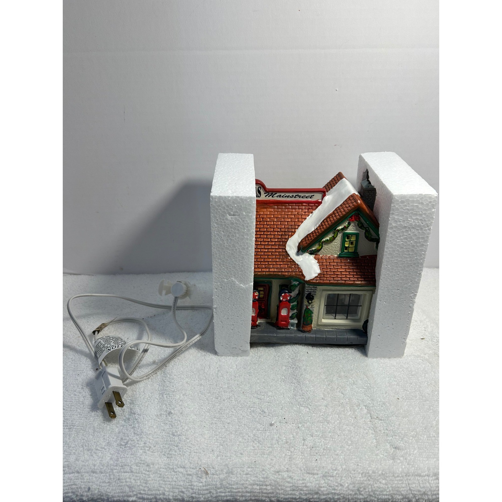 Victorian Traditions Gas Station Mainstreet Illuminated Porcelain Village House
