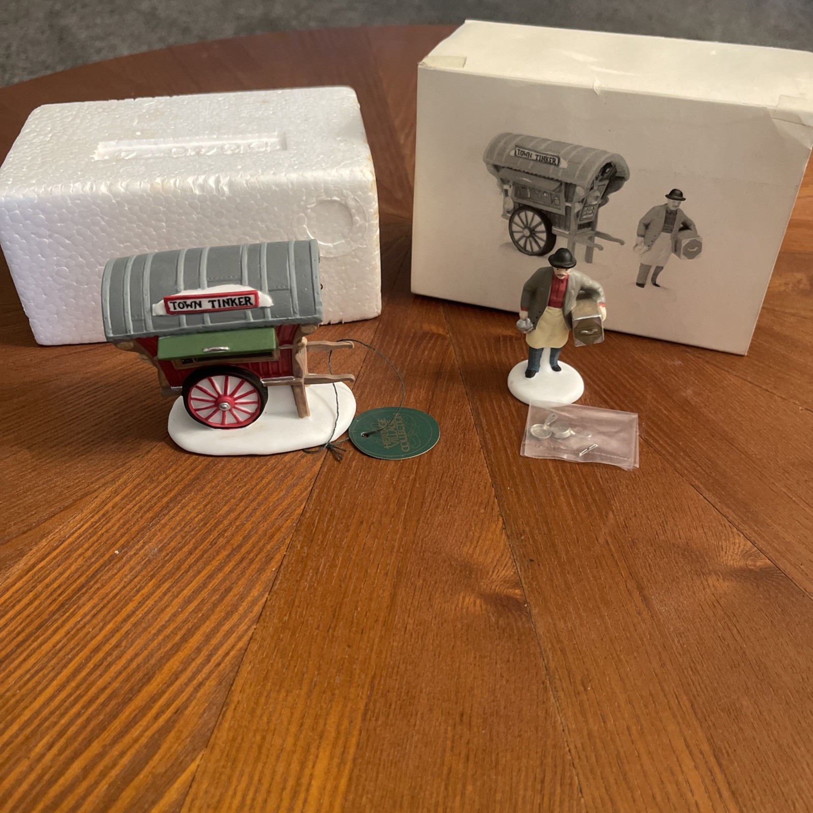Department 56 Town Tinker New England Village 2 Pc Set Cart & Figure w/Box