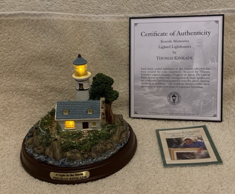 Thomas Kinkade LIGHT IN THE STORM Lighted Lighthouse Collection Figurine 4×5-NEW