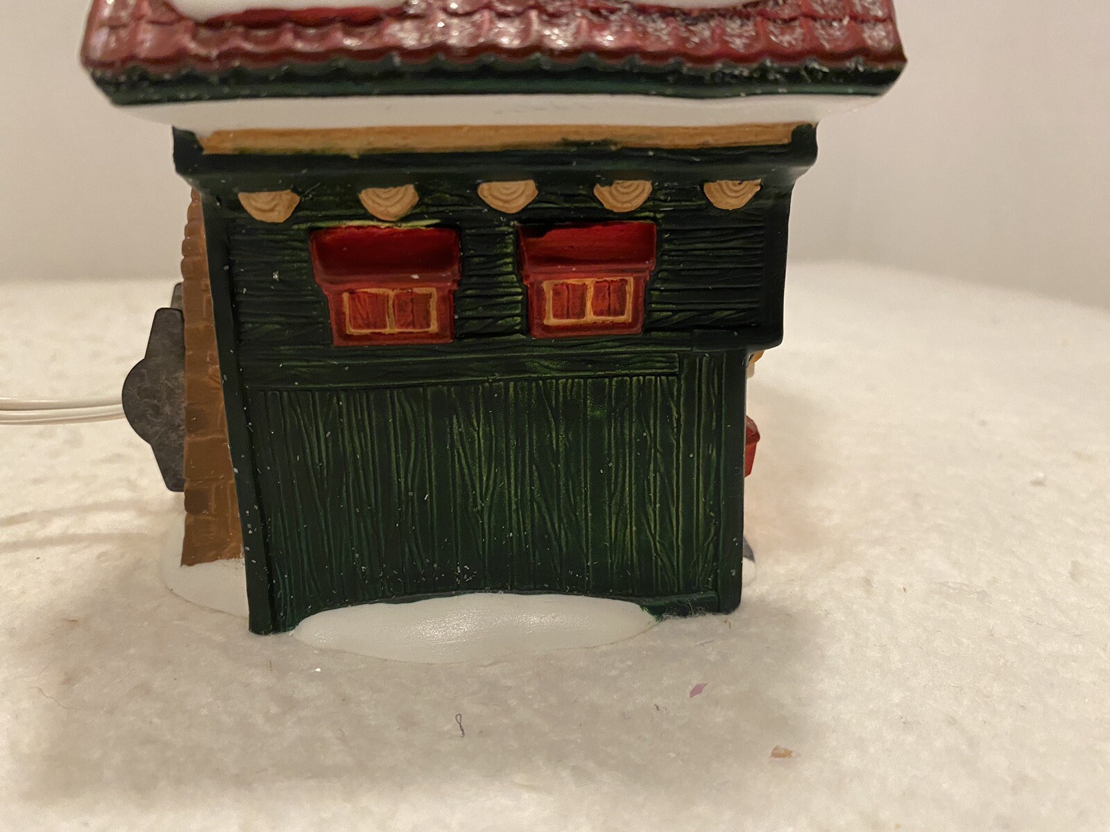 Dept 56 North Pole Series Village Elfin Snow Cone Works 5633-2 EUC w/box light