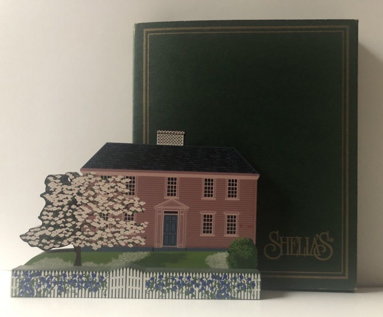 Shelia’s Collectibles Munroe Tavern Lexington Massachusetts 1998 w/ Original Box