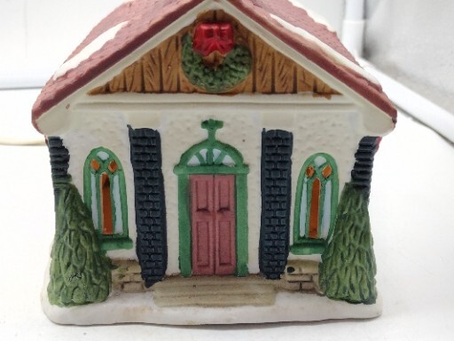 1995 Trim A Home Lighted Christmas Village Church