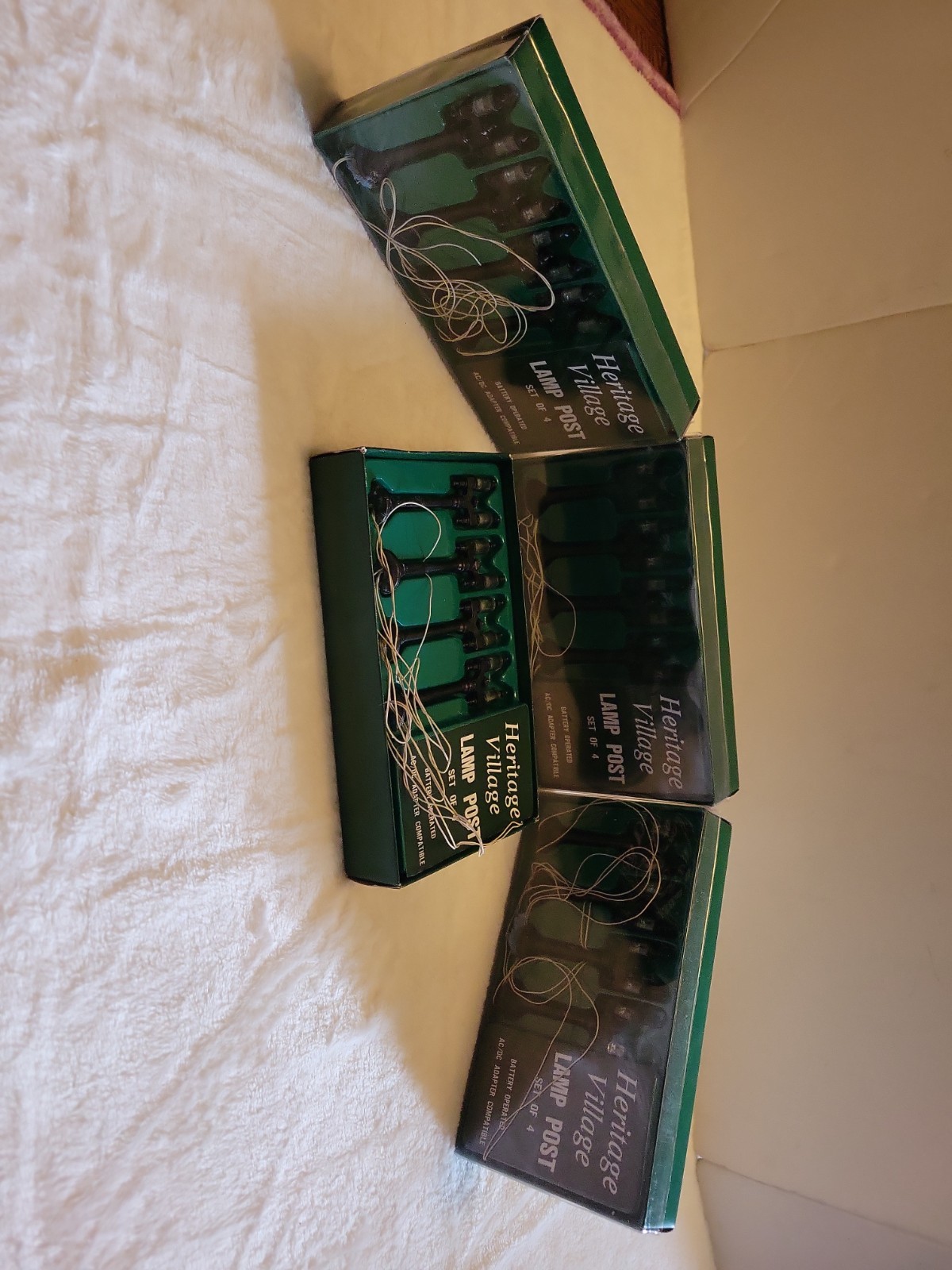 DEPT 56 HERITAGE VILLAGE 4 BOXES OF 4 BATTERY DOUBLE LIGHT LAMP POSTS.Untested.
