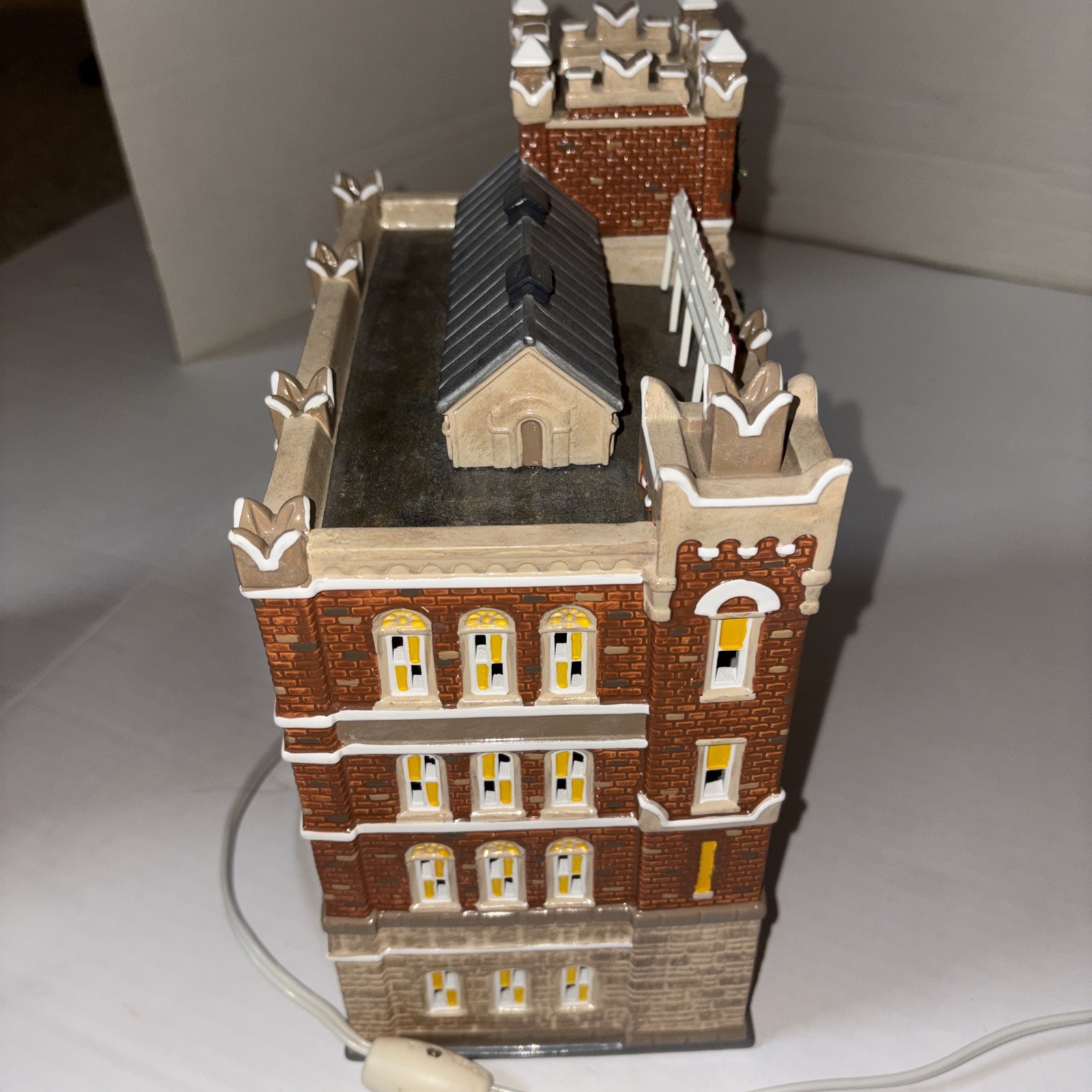 Dept 56 The Original Snow Village Budweiser Brewery 2004 Retired #55361