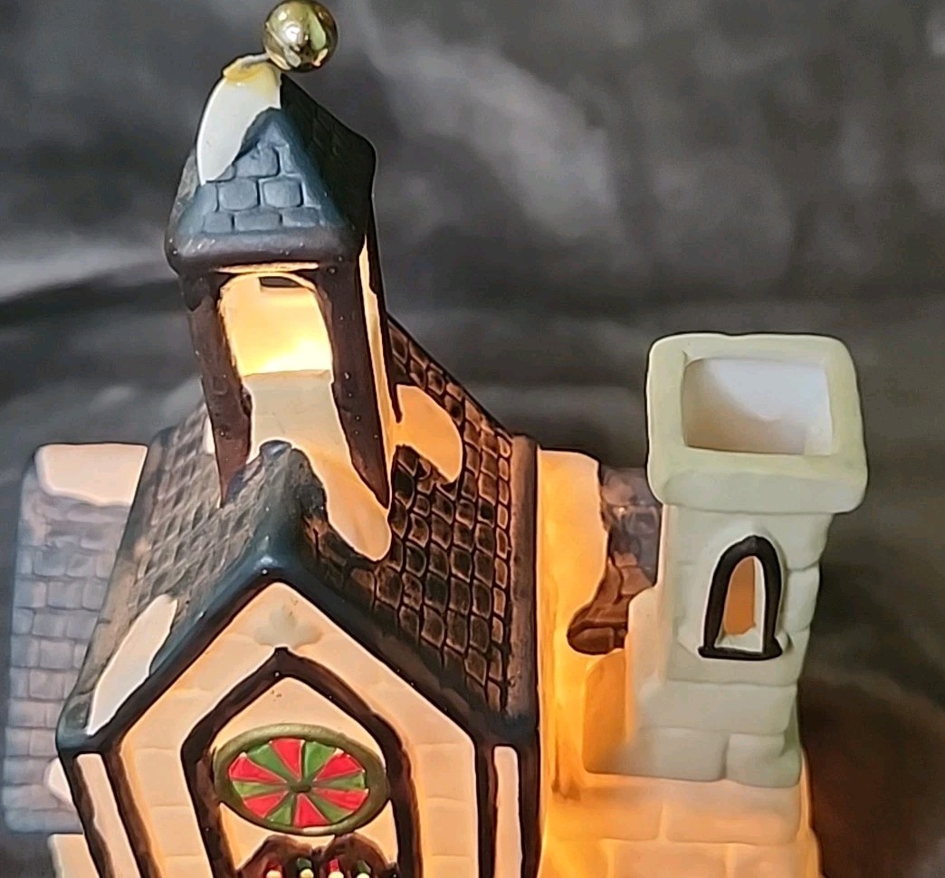1991 Christmas Valley Seasonal Specialties Lighted Village Church
