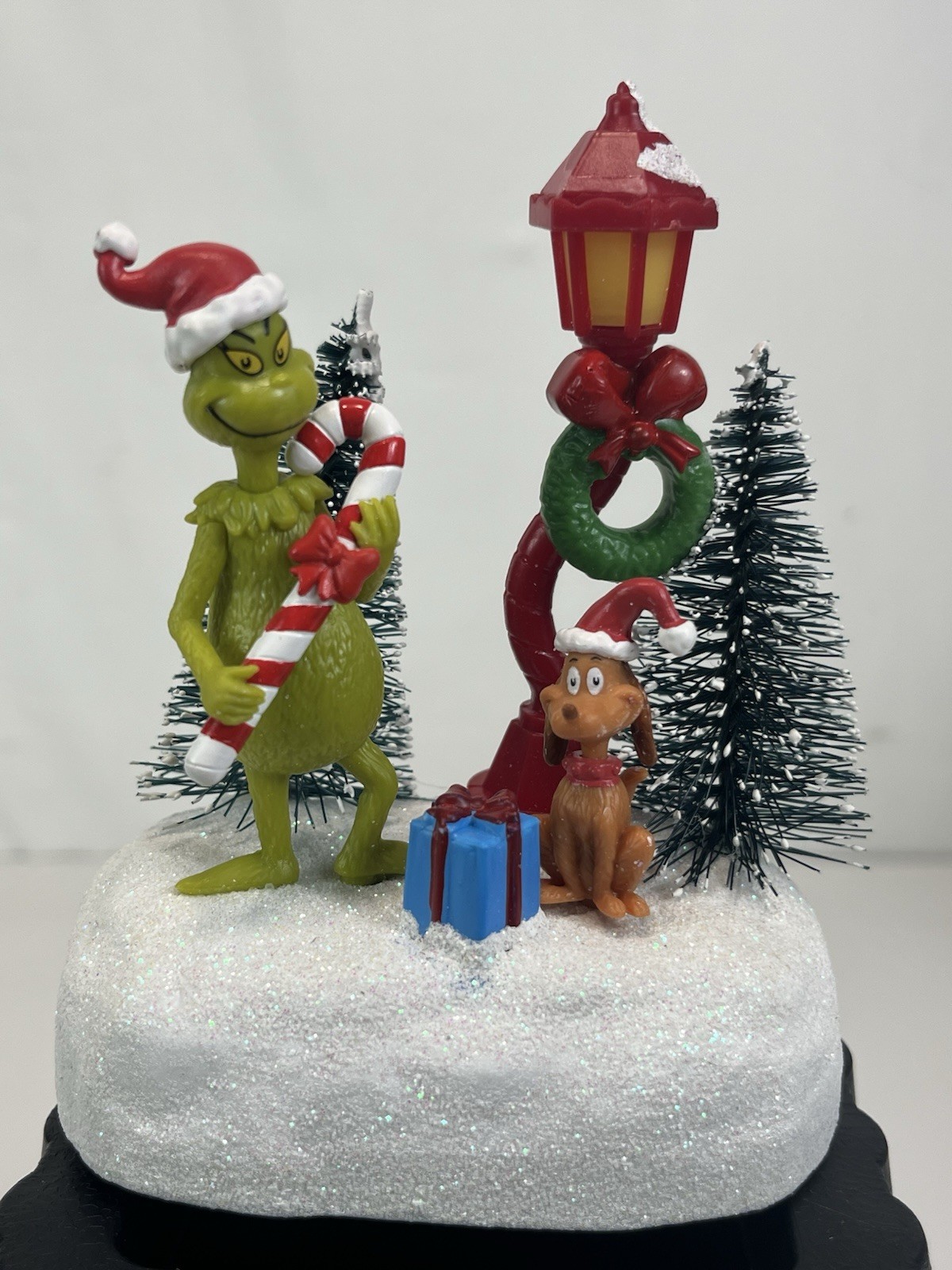 Dr Seuss The Grinch Illuminated Lamppost 2025 Christmas Decor Open Box