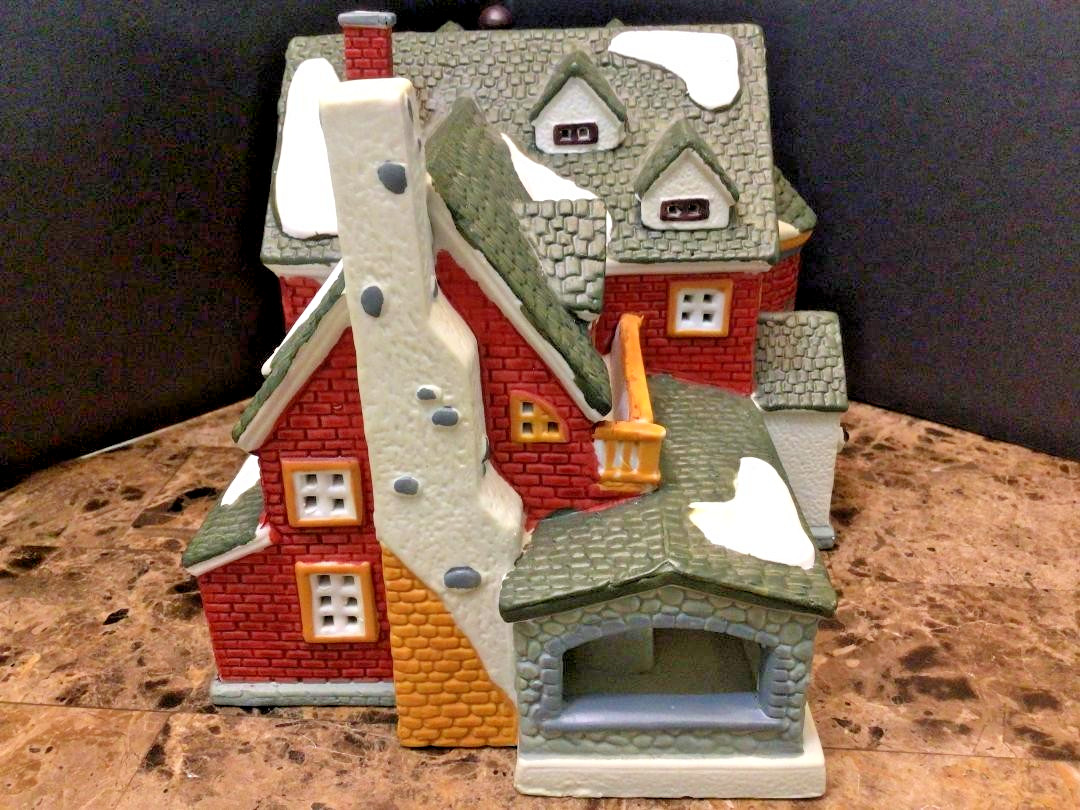 MP7-Ladies Porcelain House “ELM TREE INN” by LEMAX Hearthside Orig. Box